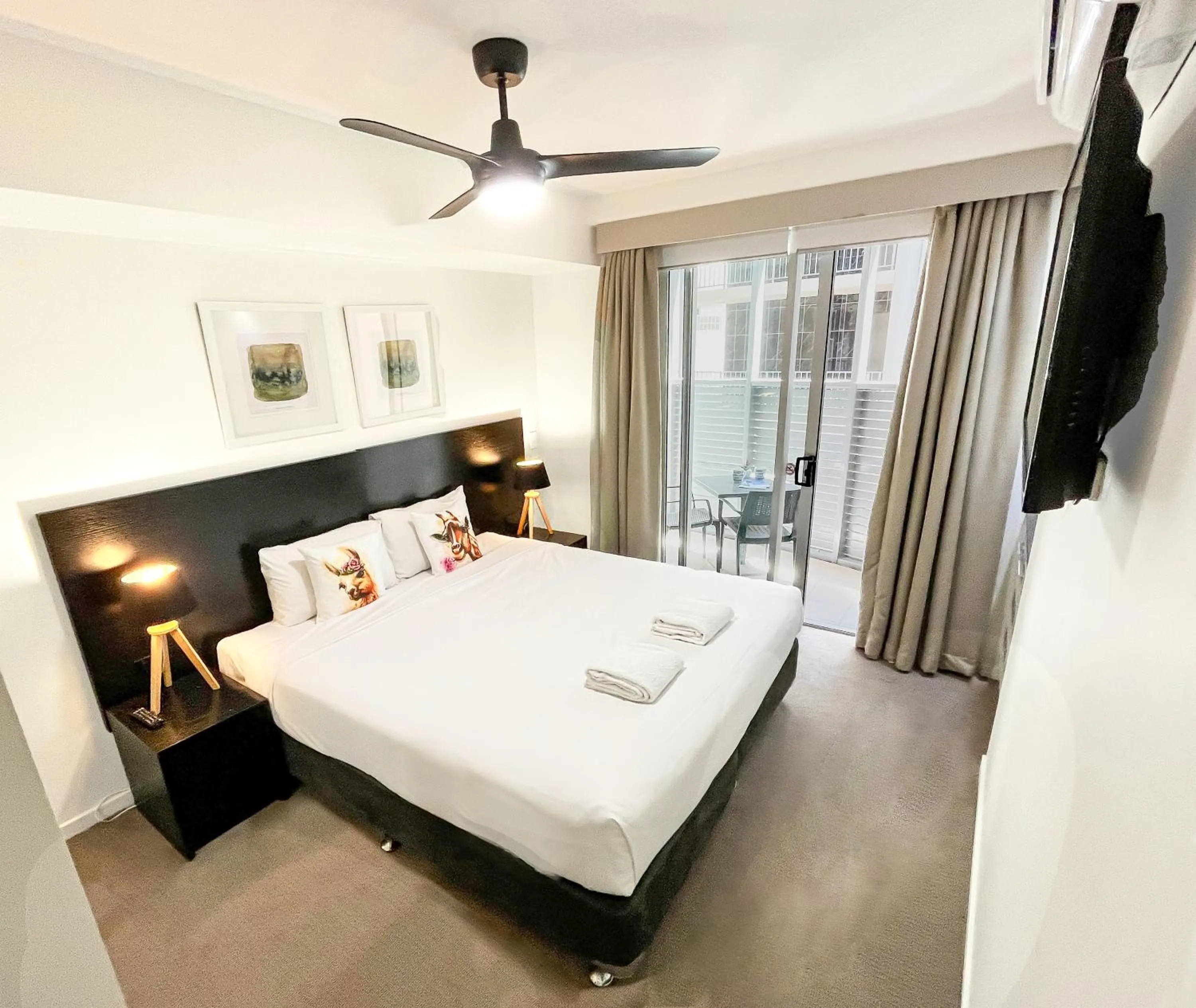 Bed in Oshen Holiday Apartments Yeppoon