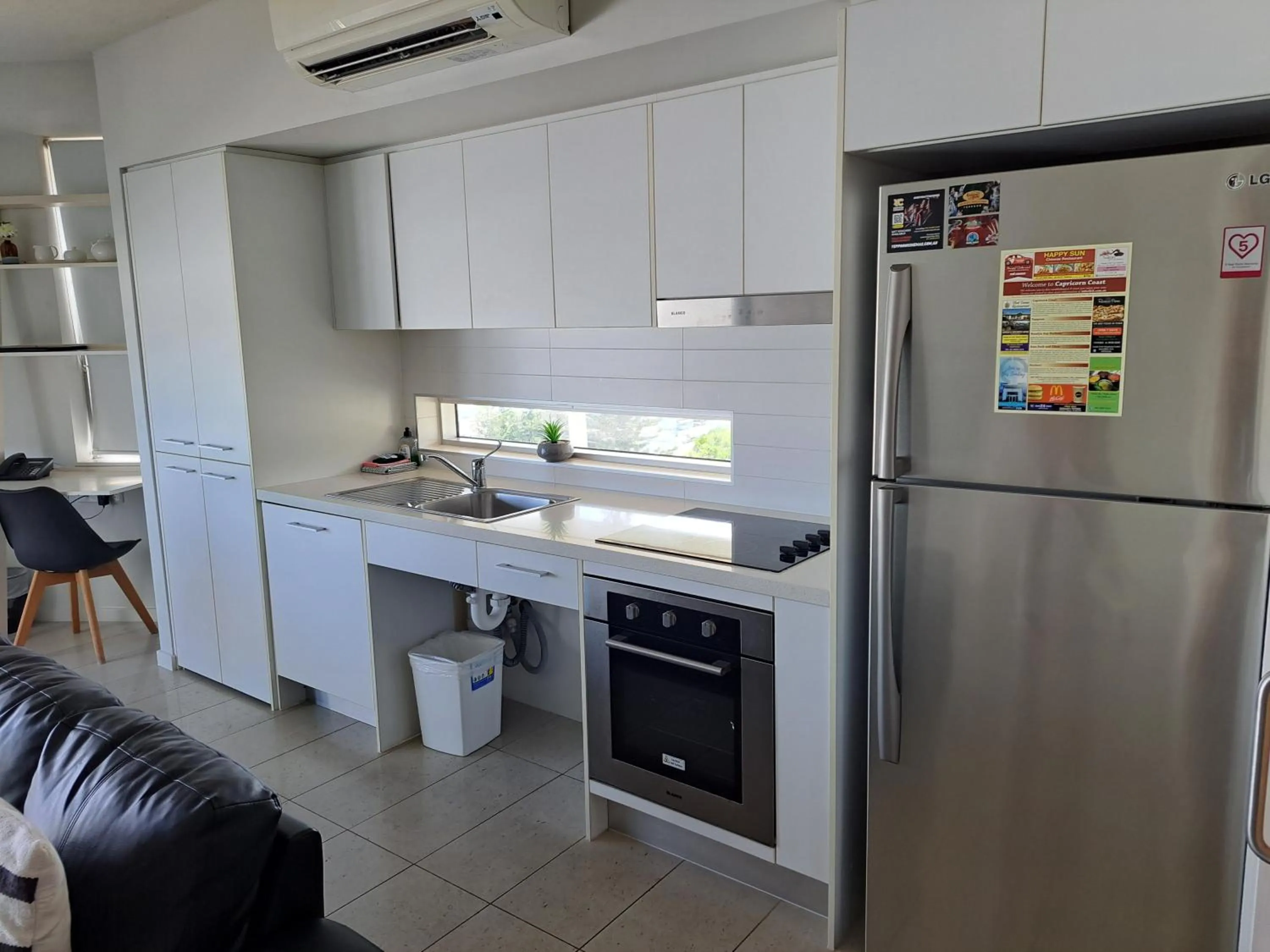 kitchen in Oshen Holiday Apartments Yeppoon