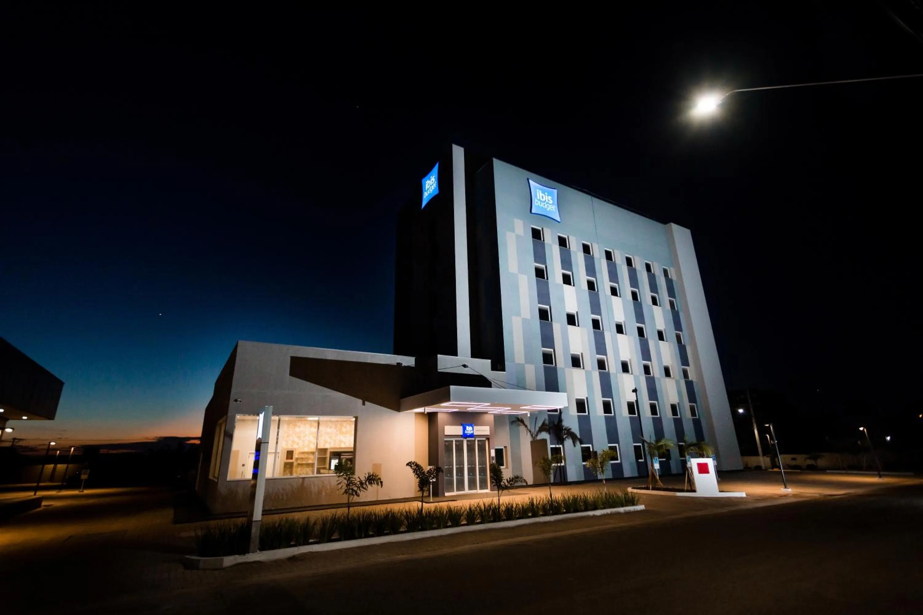 Facade/entrance in IBIS BUDGET CAPAO Bonito