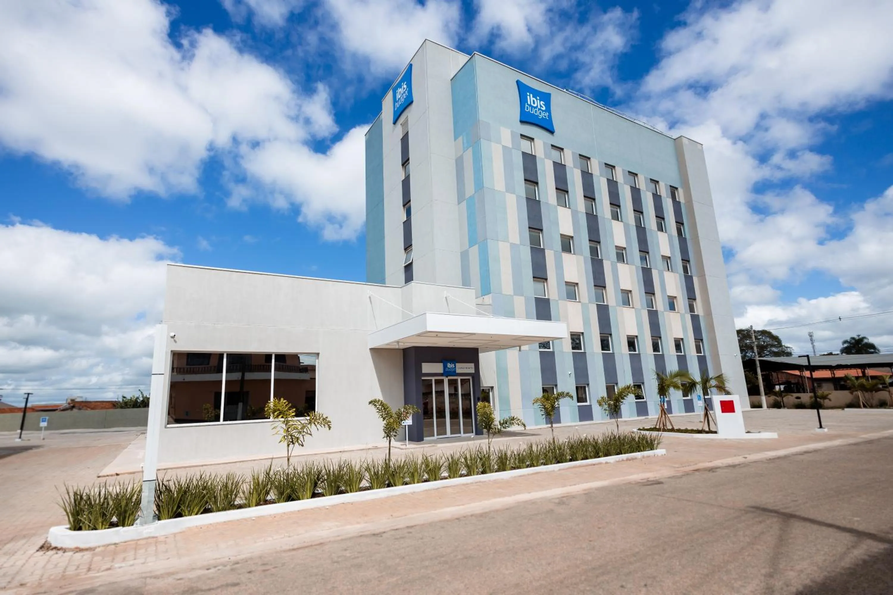 Facade/entrance in IBIS BUDGET CAPAO Bonito