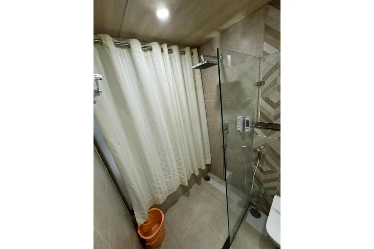 Shower in Hotel River Rhythm Assi Ghat
