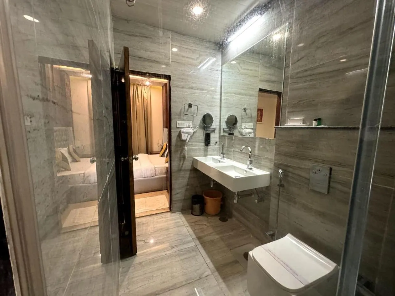 Shower in Hotel River Rhythm Assi Ghat