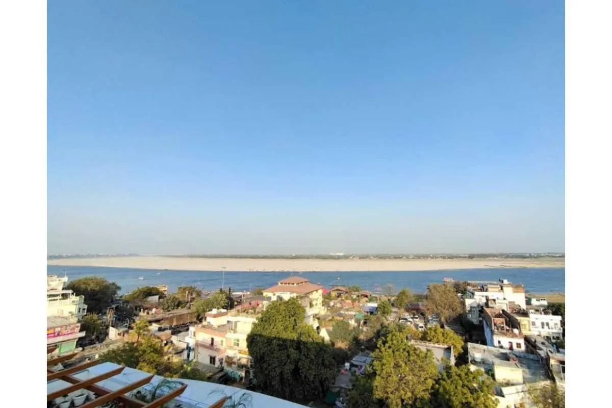 Restaurant/places to eat in Hotel River Rhythm Assi Ghat