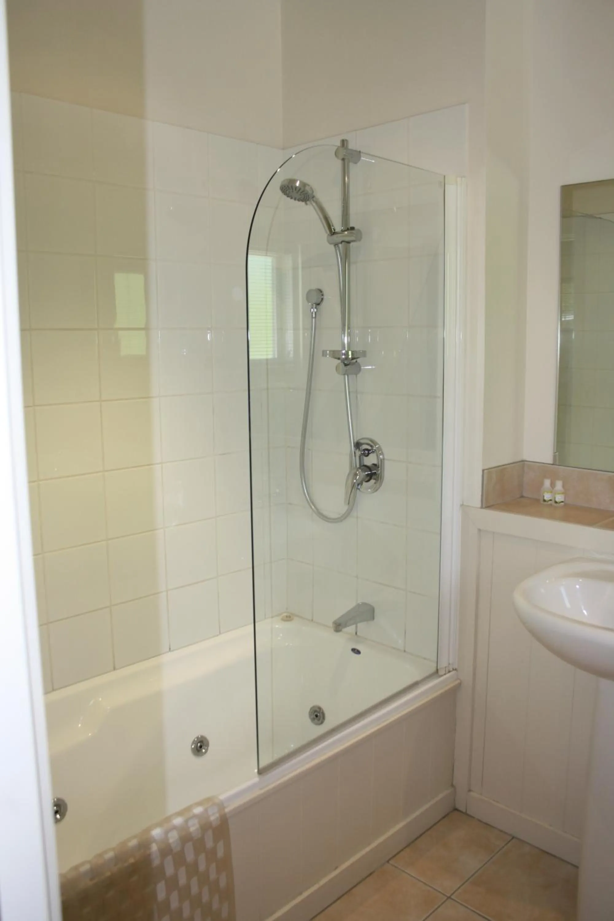 Bathroom in Shades of Arrowtown