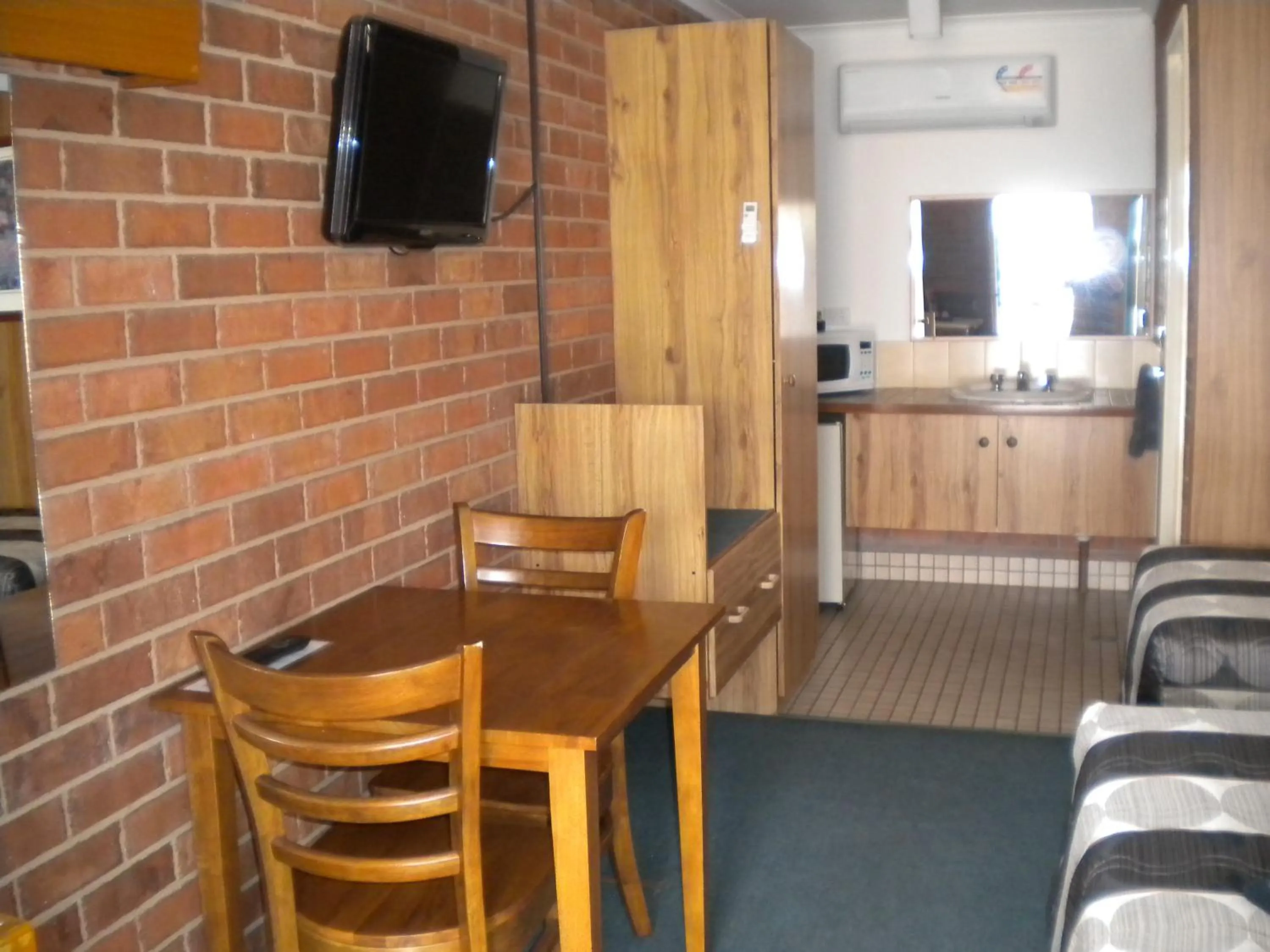 Photo of the whole room in Moama Central Motel