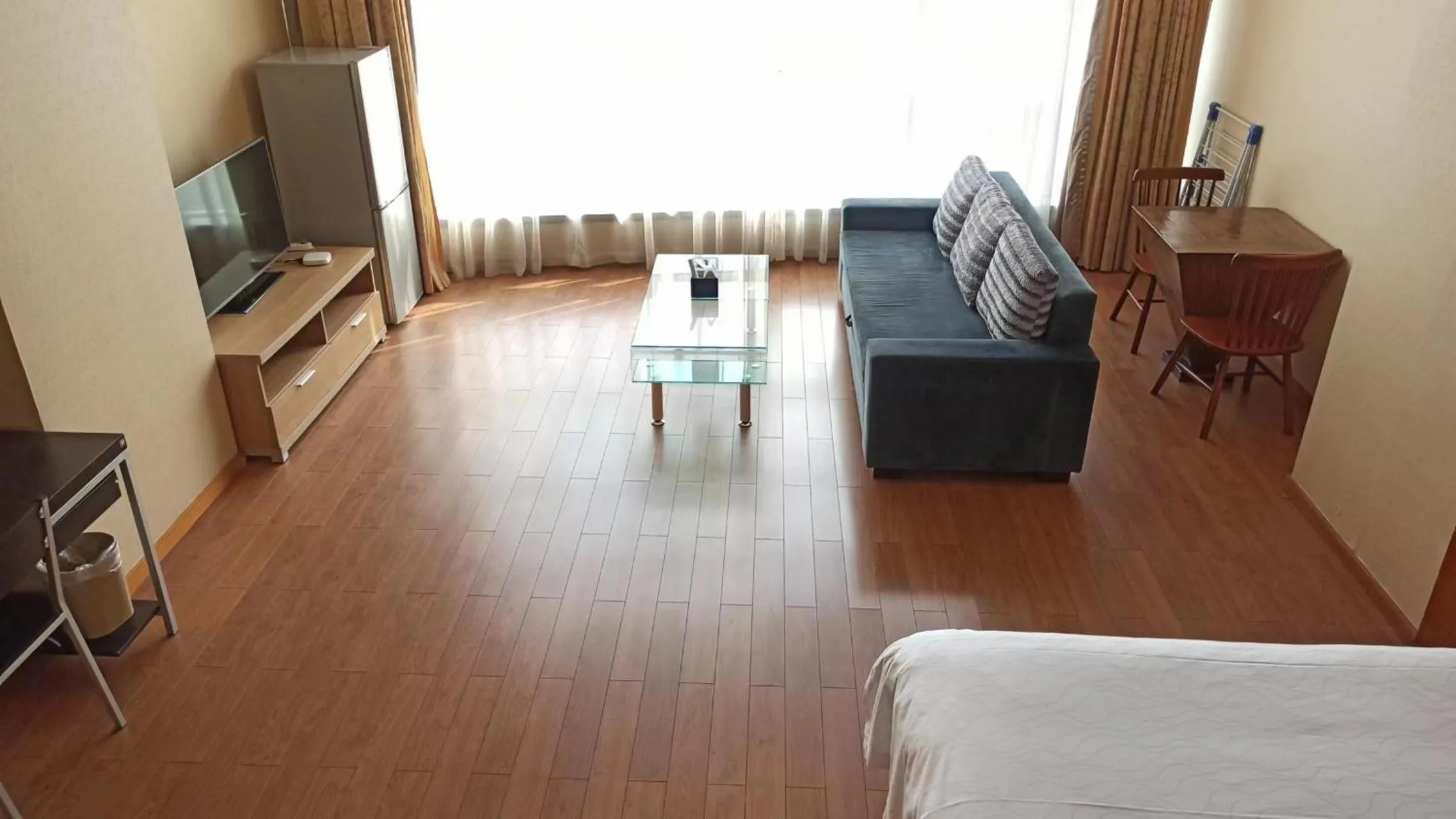 Seating area in East King Business Hotel (West Lake store, Hangzhou)