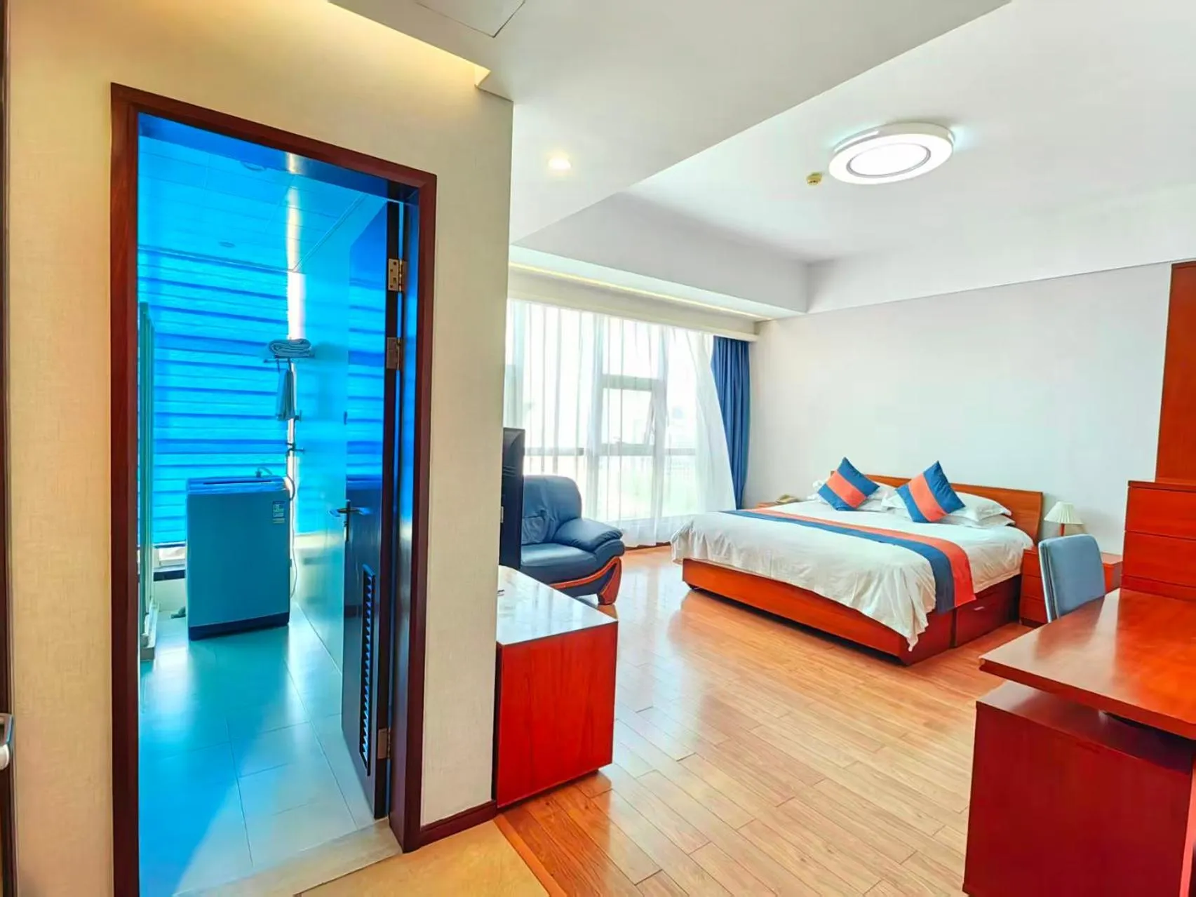 Photo of the whole room in East King Business Hotel (West Lake store, Hangzhou)