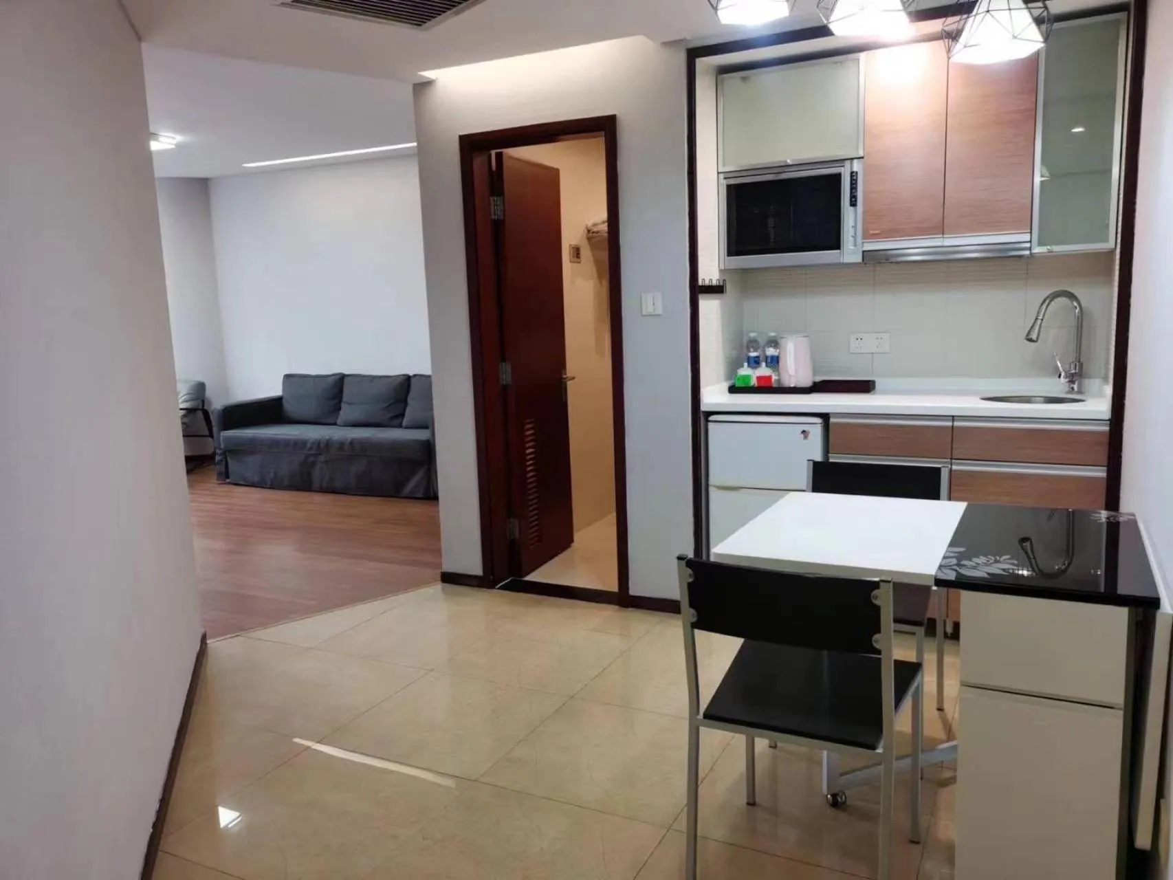 Kitchen or kitchenette in East King Business Hotel (West Lake store, Hangzhou)
