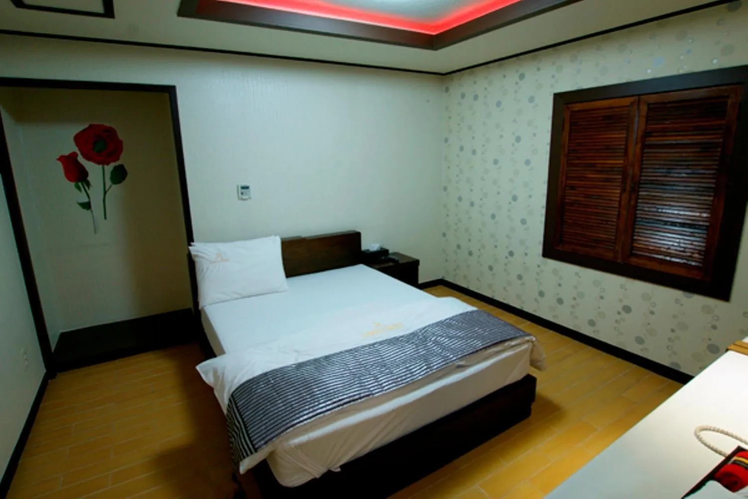 Photo of the whole room, Bed in Goryeo Hotel