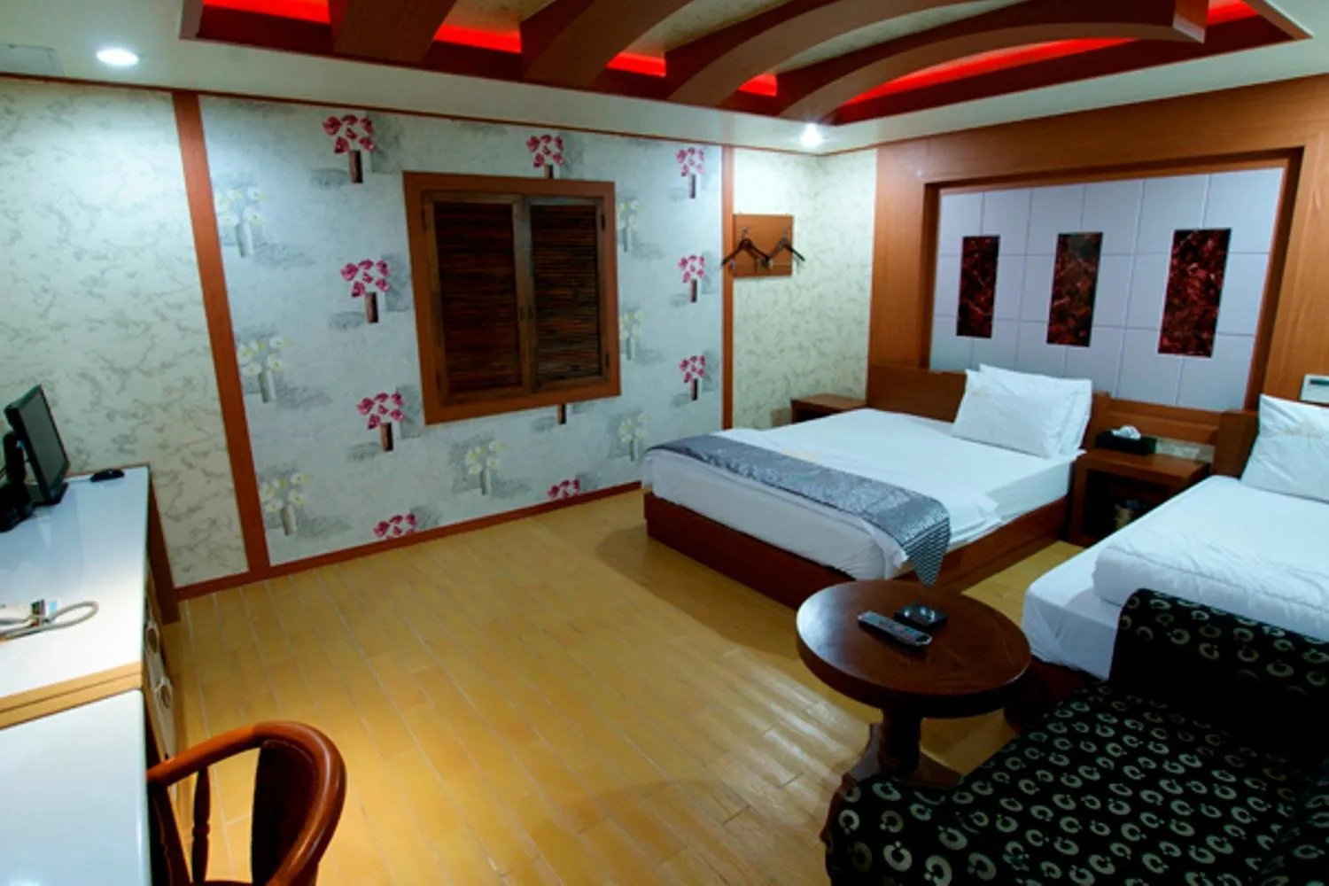 Photo of the whole room, Bed in Goryeo Hotel