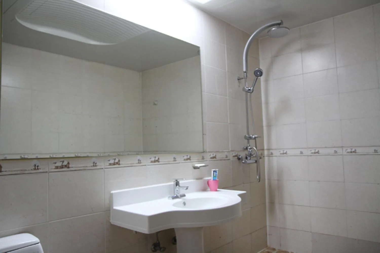 Shower in Goryeo Hotel