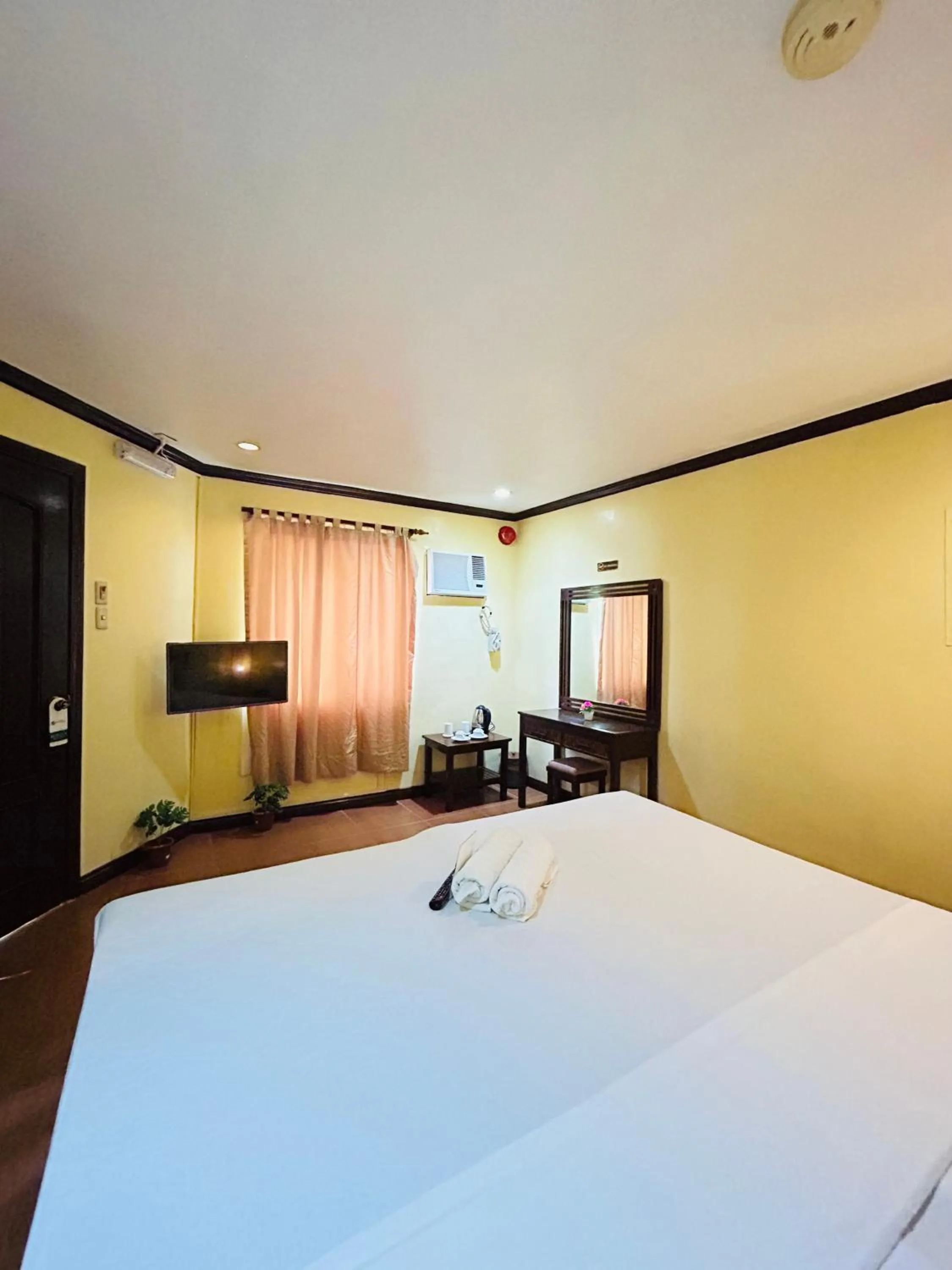 Bed in Sheridan Villas Boracay