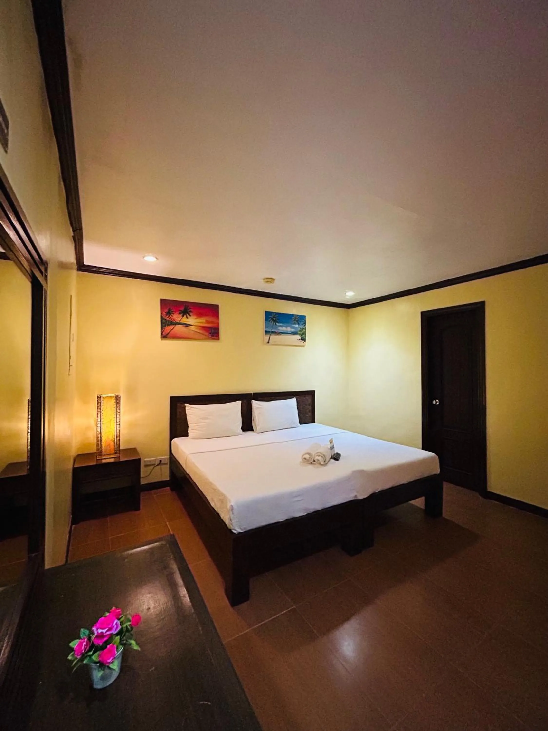 Bed in Sheridan Villas Boracay