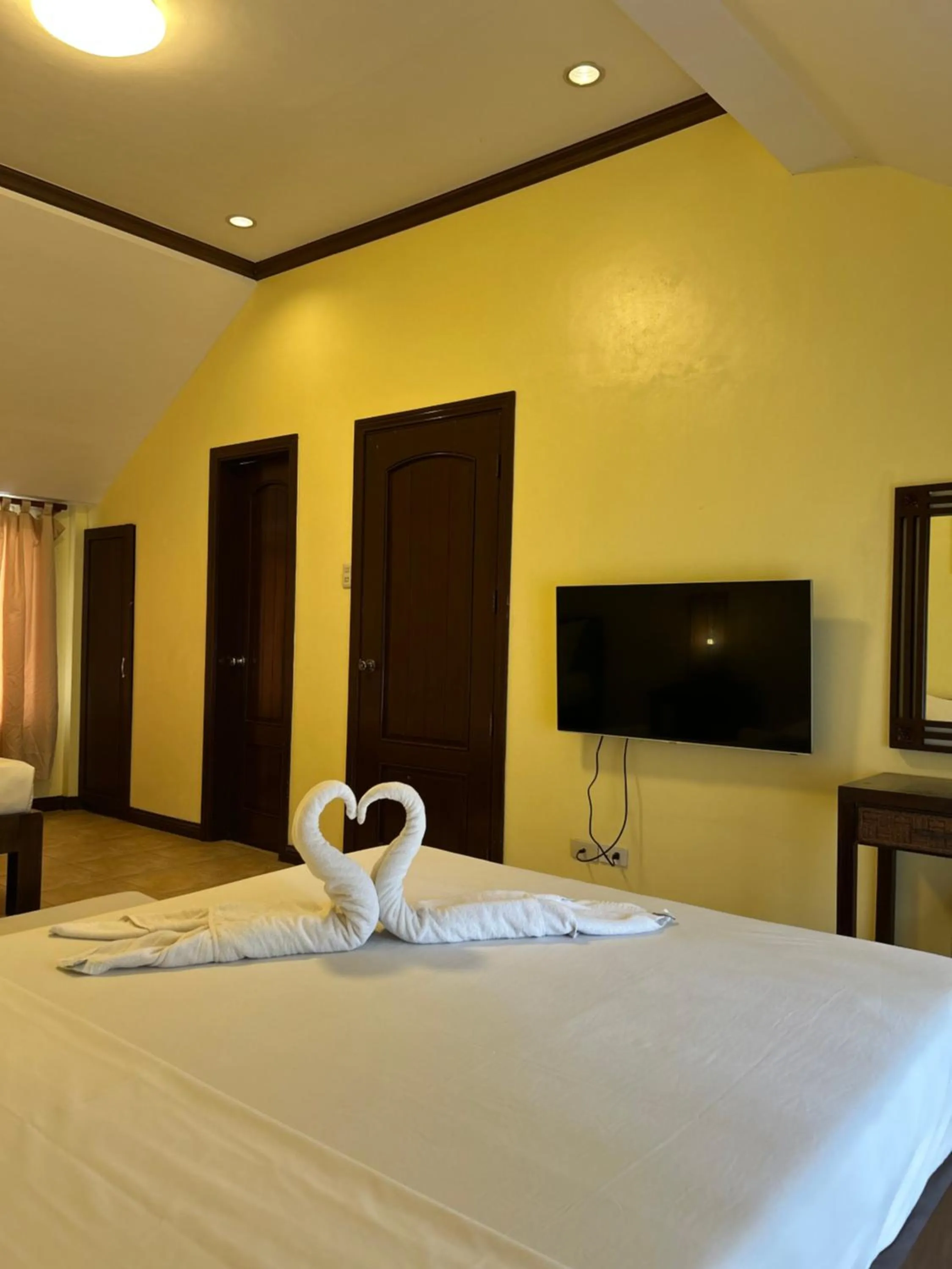 Bed in Sheridan Villas Boracay