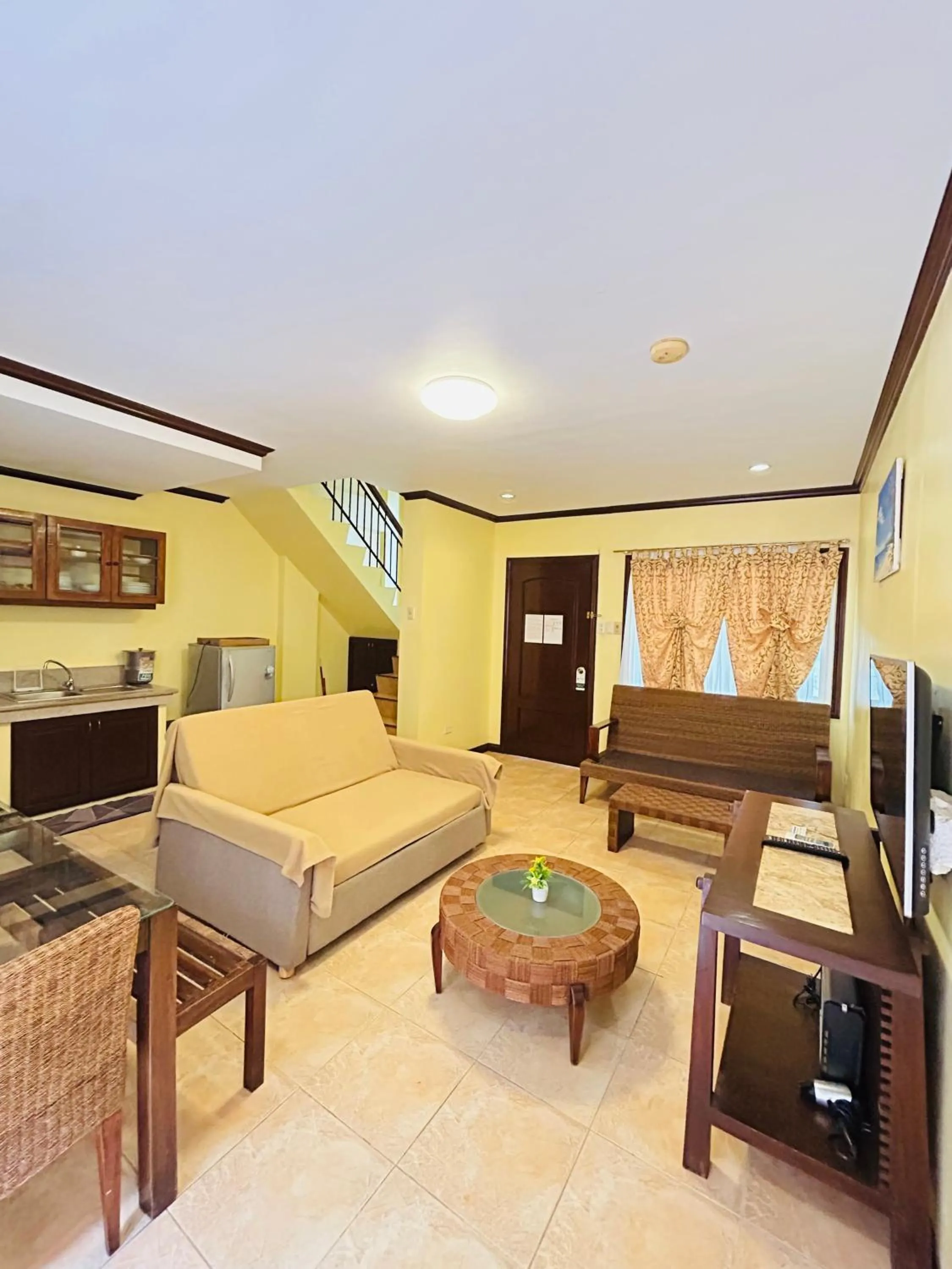 Communal lounge/ TV room in Sheridan Villas Boracay