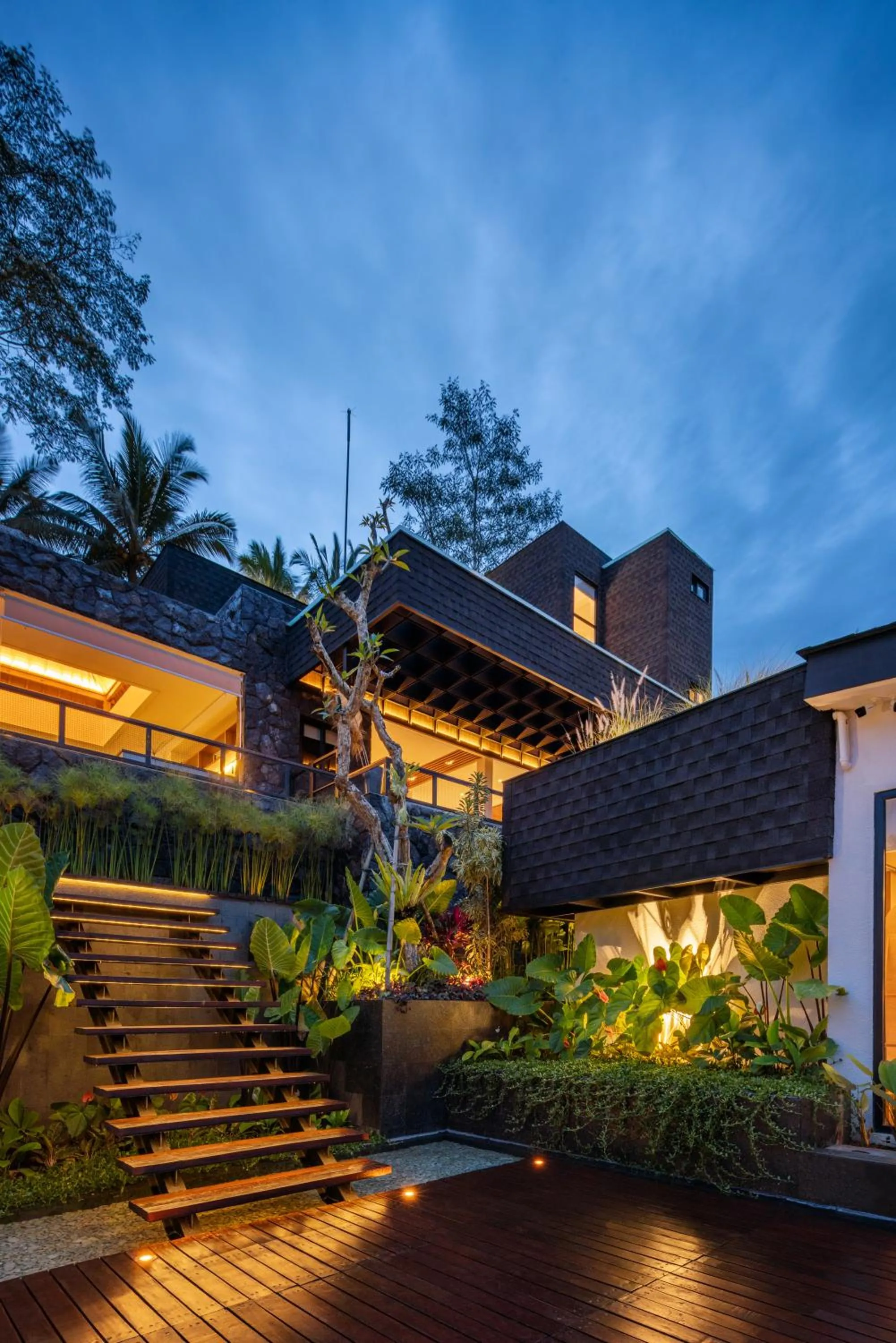 Property building in Zenubud