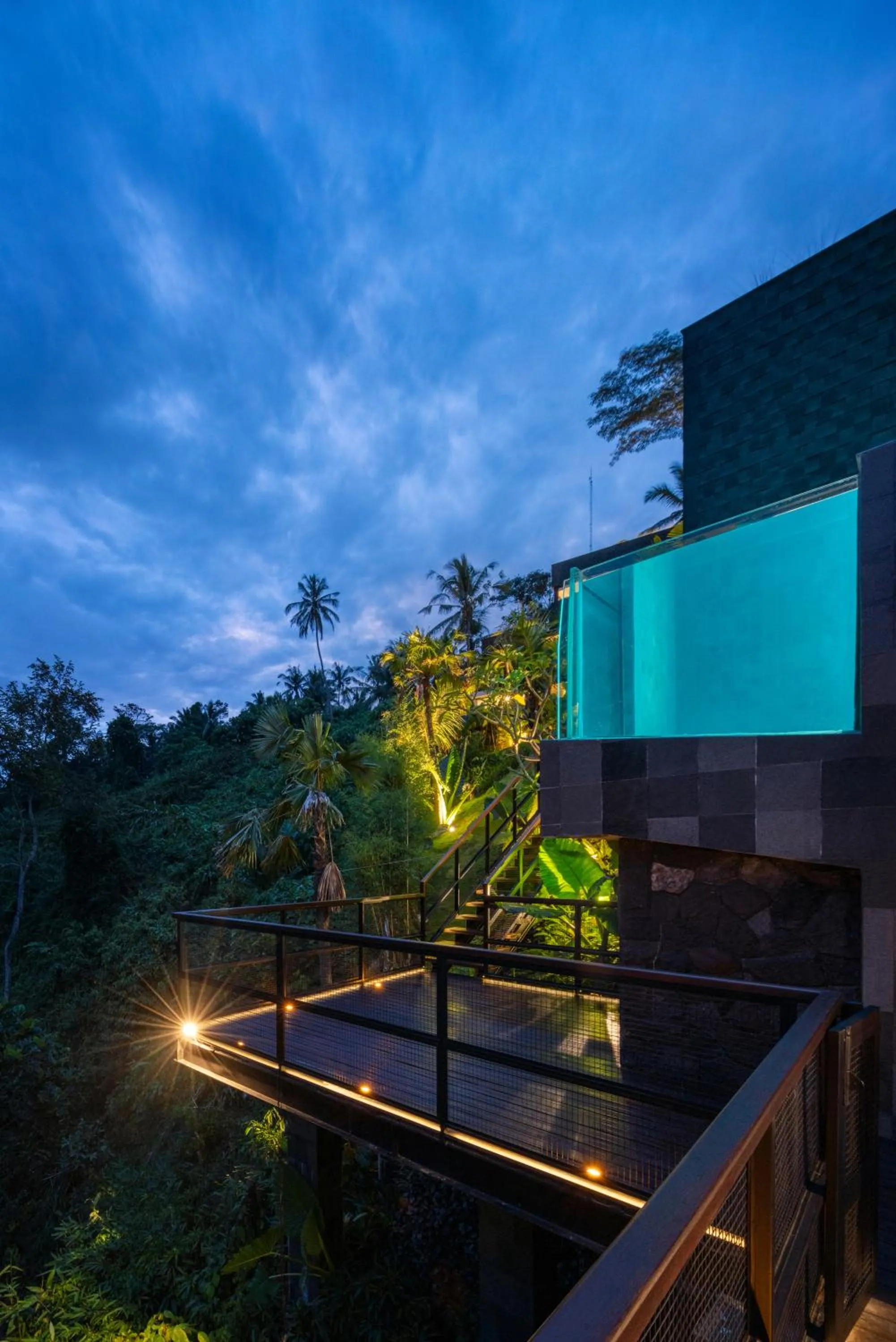 Property building in Zenubud