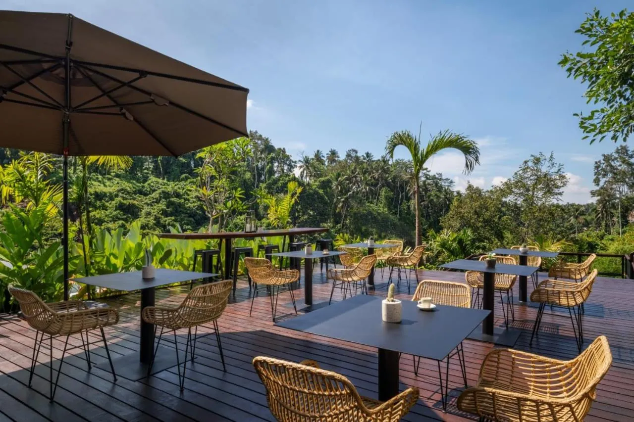 Restaurant/places to eat in Zenubud