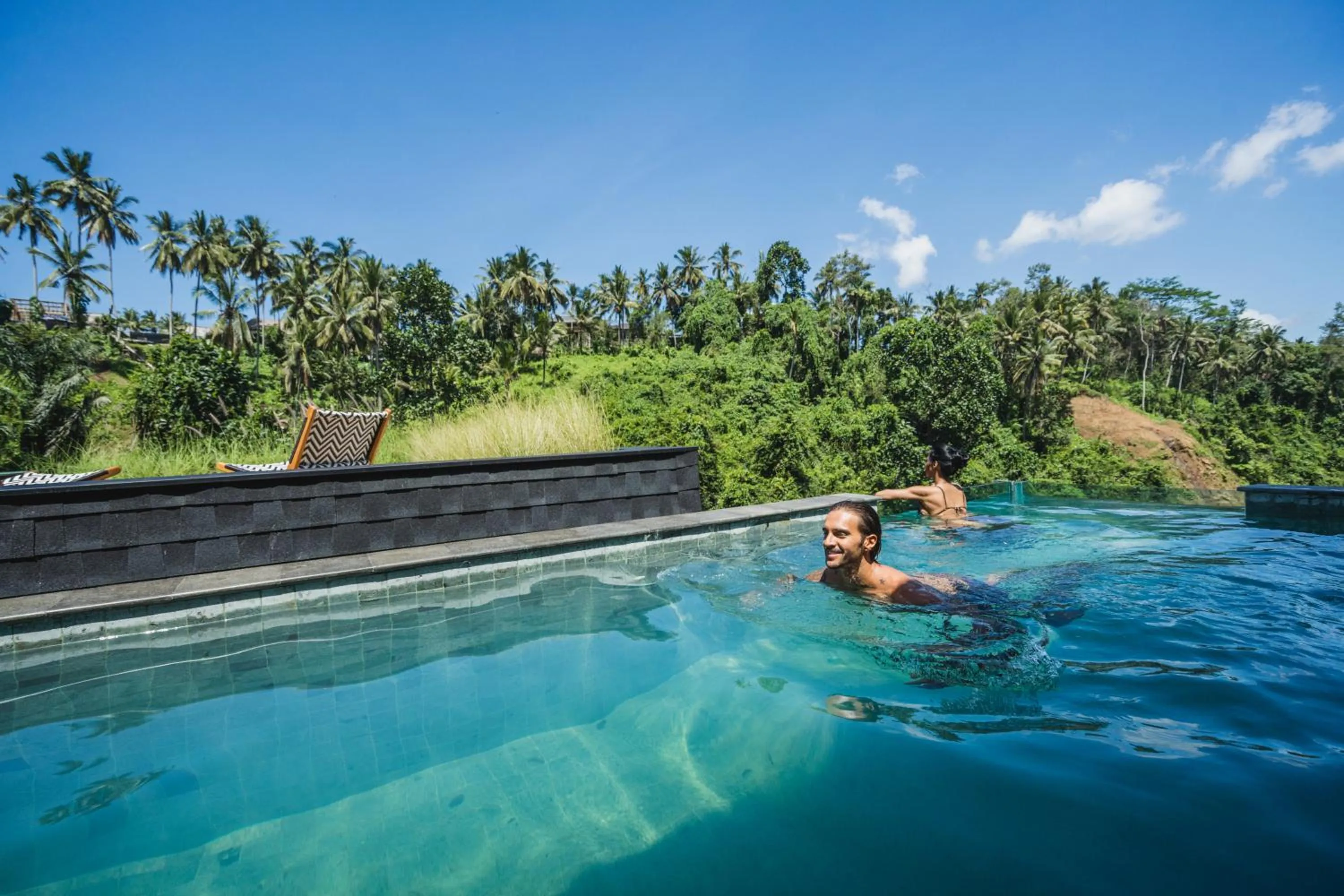 Property building in Zenubud