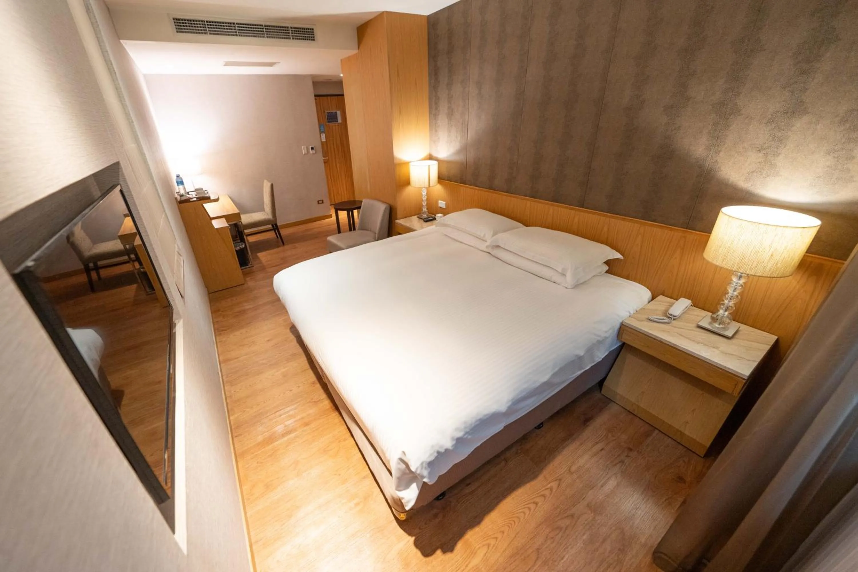 Photo of the whole room, Bed in 雲富大飯店 Hotel Cloud-ZhongShan