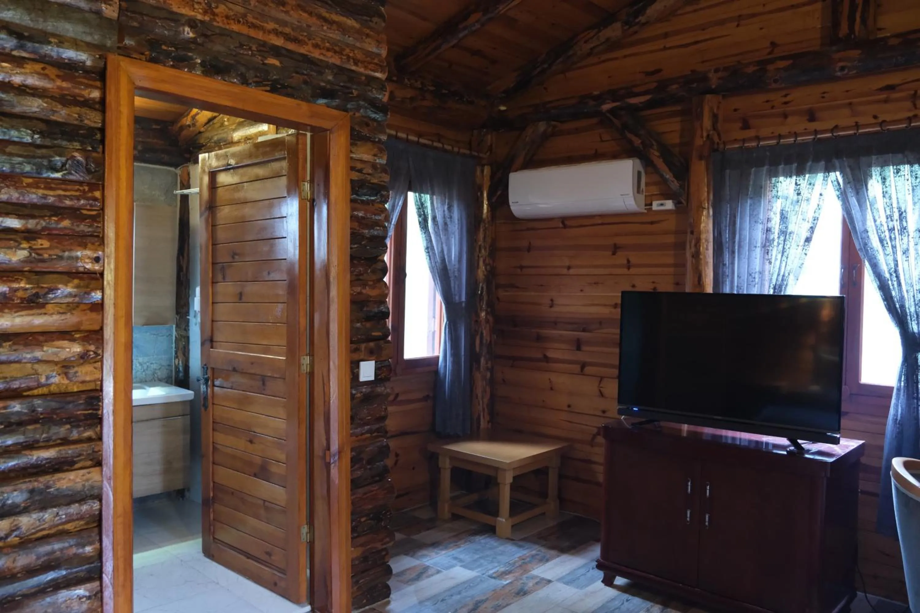 TV and multimedia in Antalya Bodrum Kayası Dağ Oteli