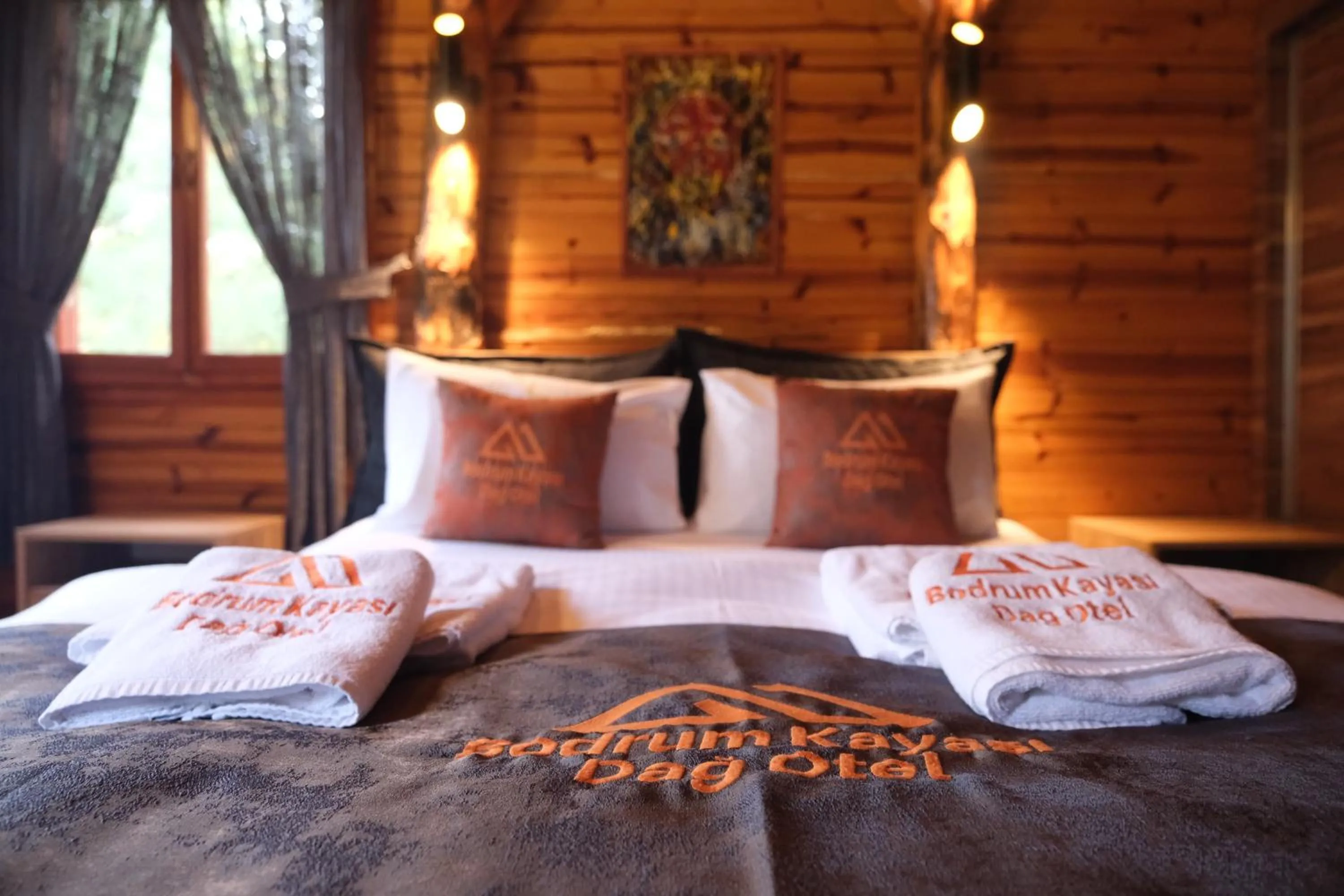 Bed in Antalya Bodrum Kayası Dağ Oteli