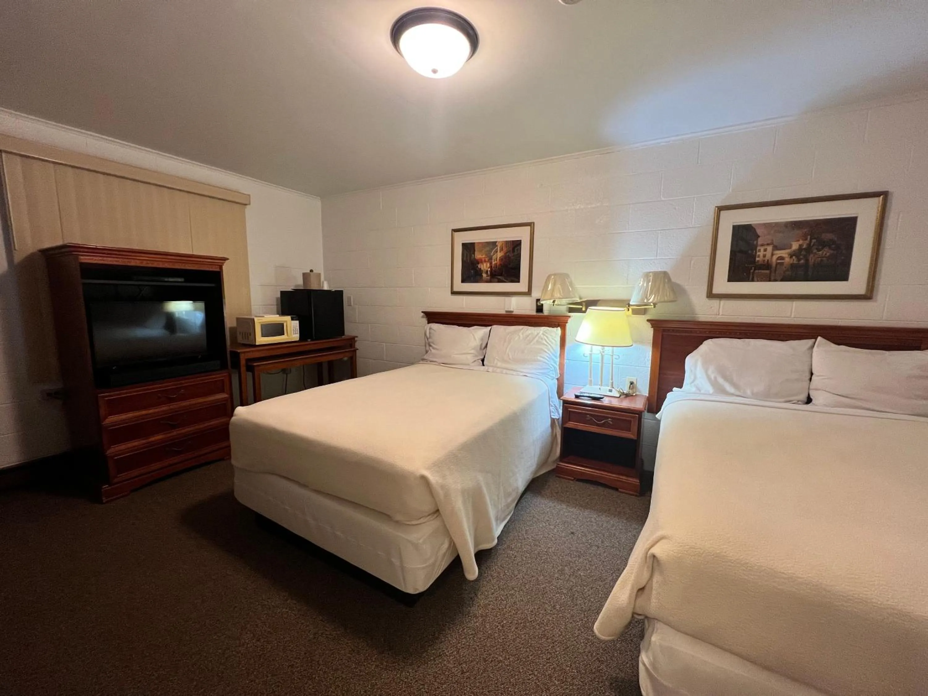 Bedroom in Hotel Prairie Winds Carthage Keokuk Hwy 136