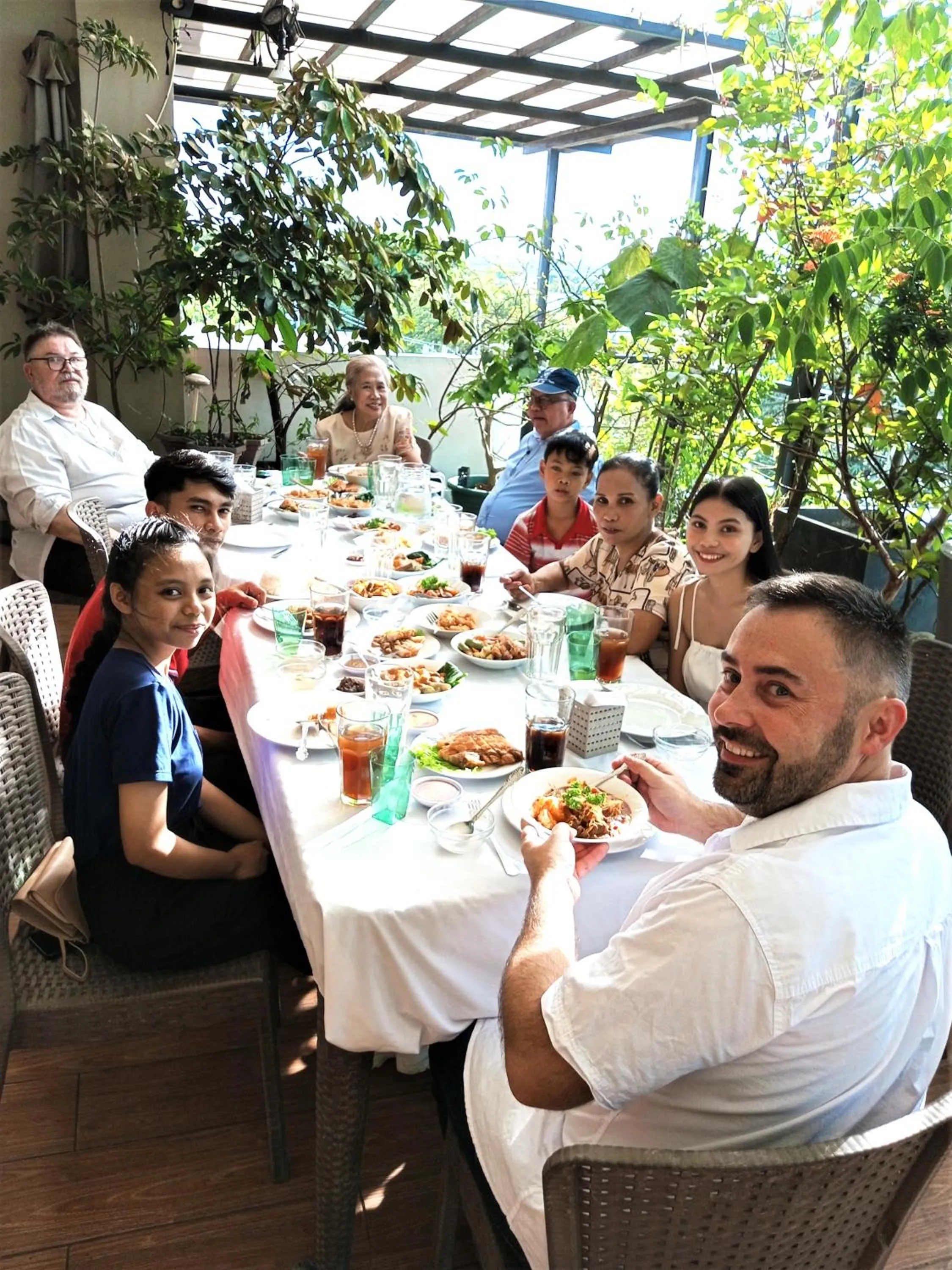 Restaurant/places to eat in Spiral Suites Hotel