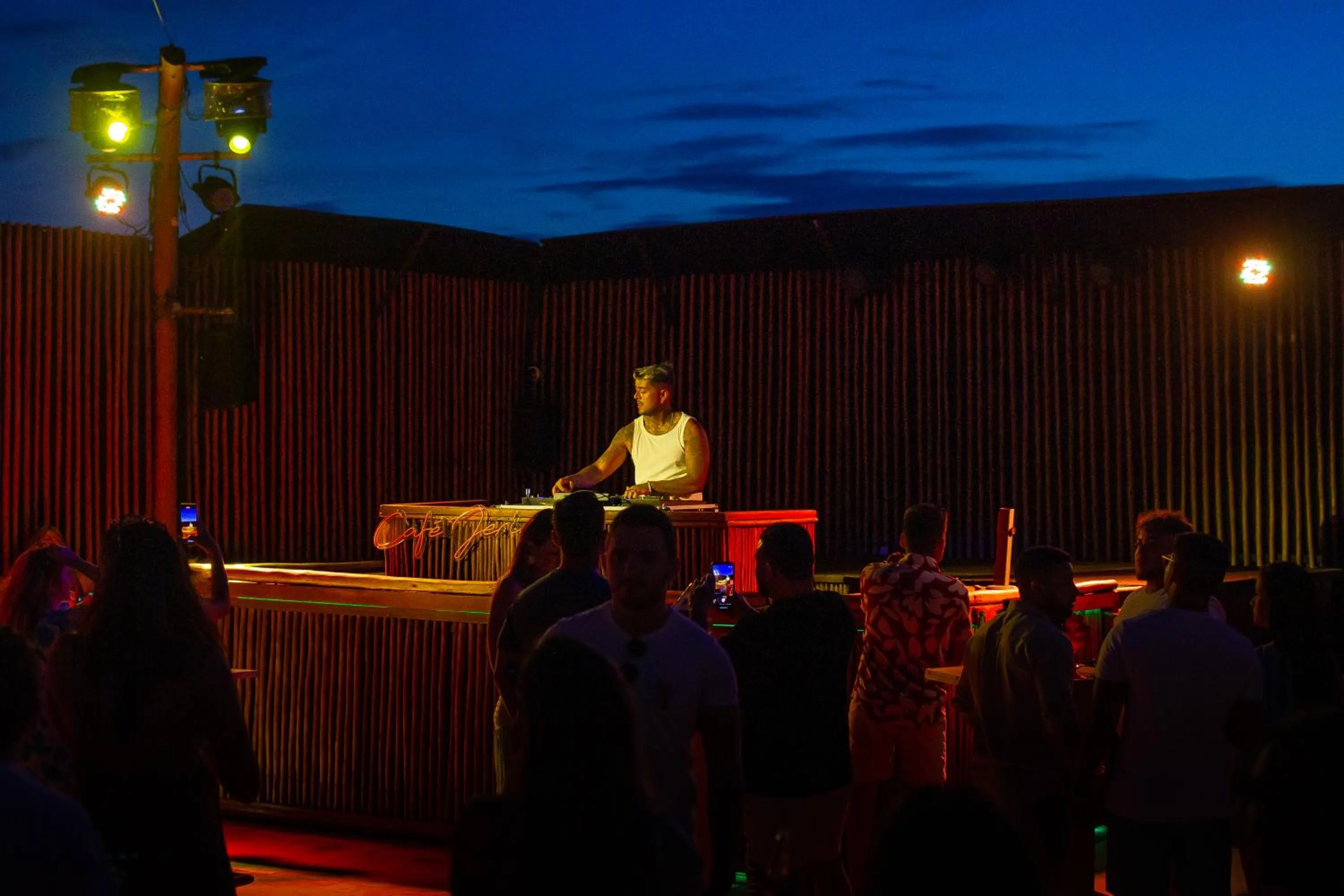 Nightclub / DJ in Café Jeri Hotel - Adults Only