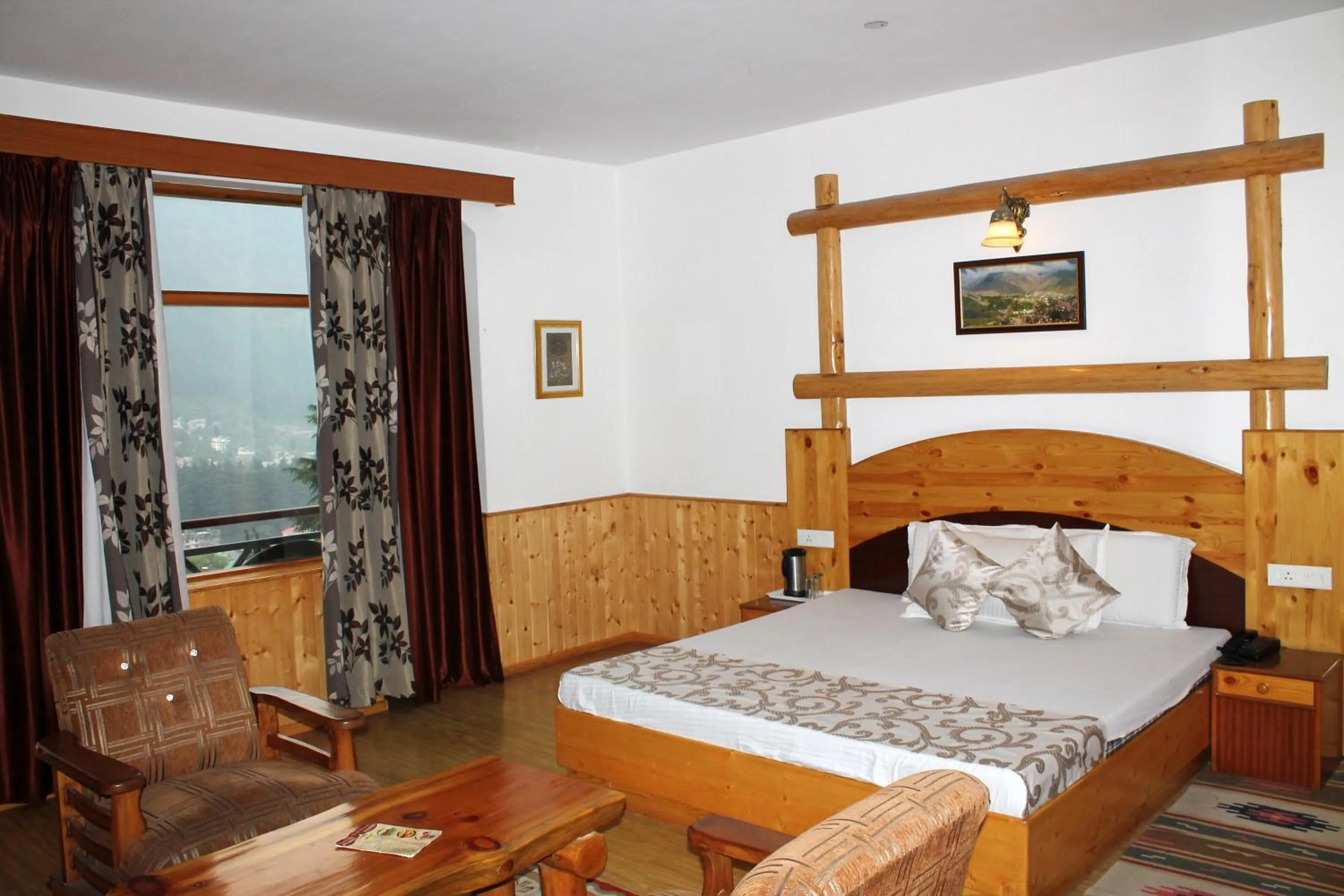 Bed in Hotel Mountain Trail Manali