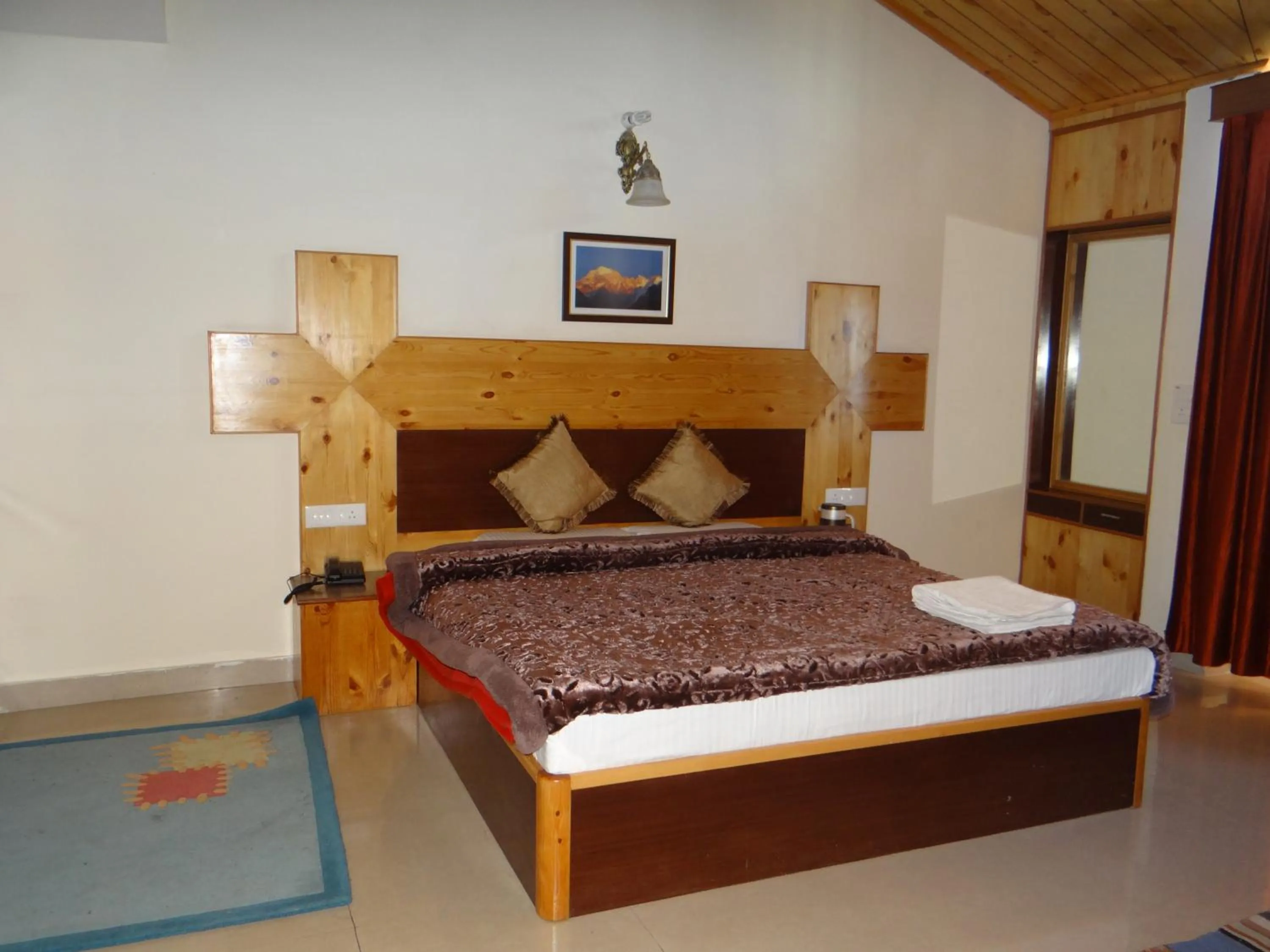 Bed in Hotel Mountain Trail Manali