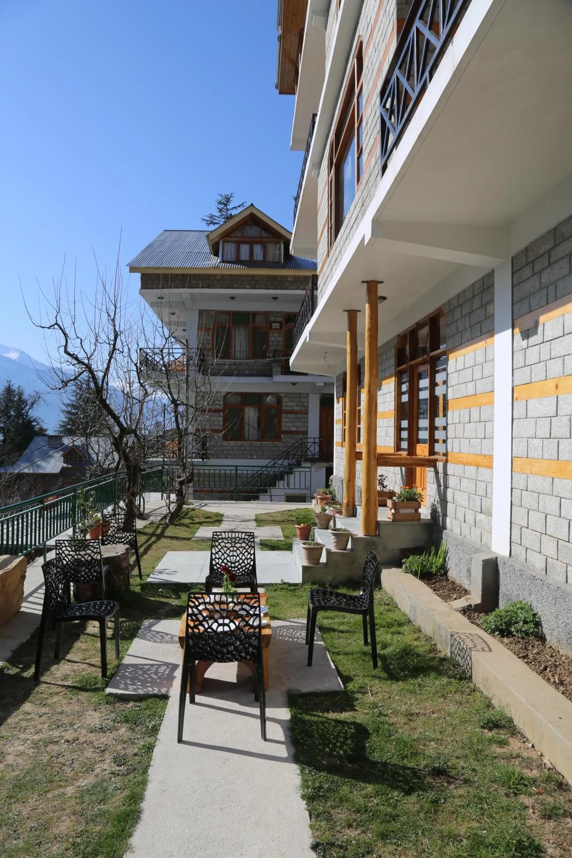 Hotel Mountain Trail Manali