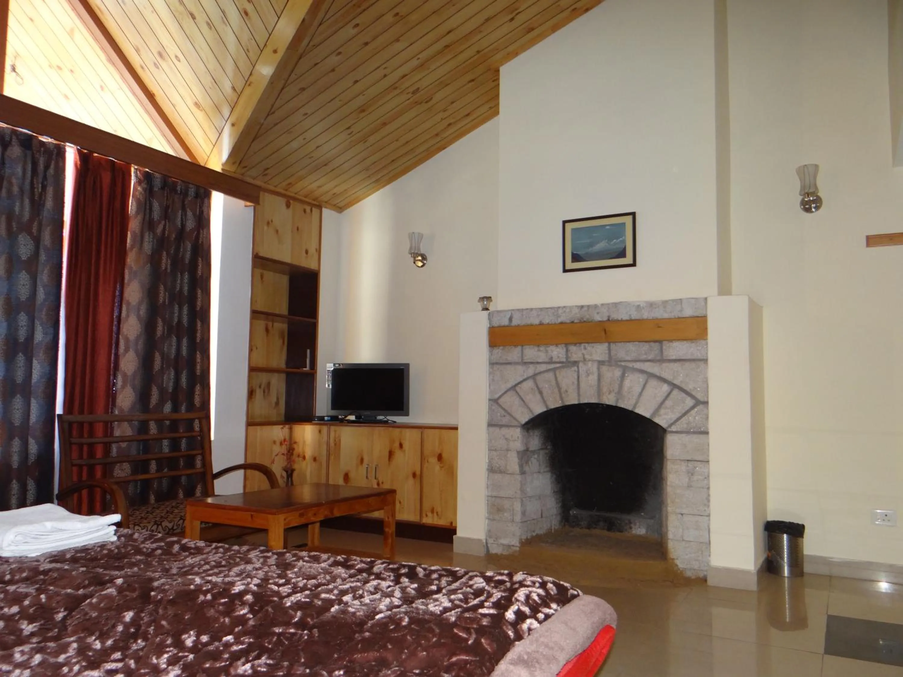 Bed in Hotel Mountain Trail Manali