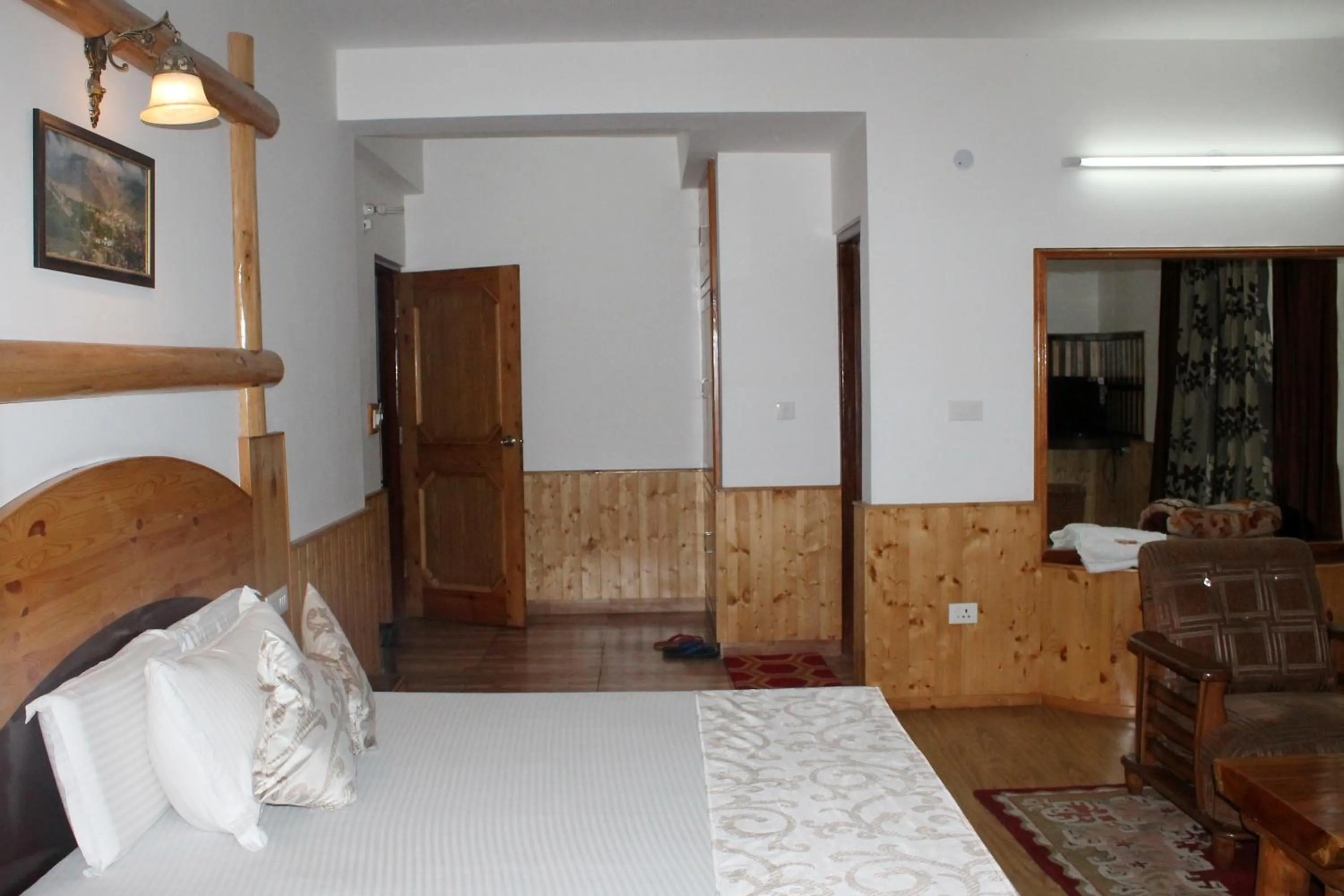 Bed in Hotel Mountain Trail Manali