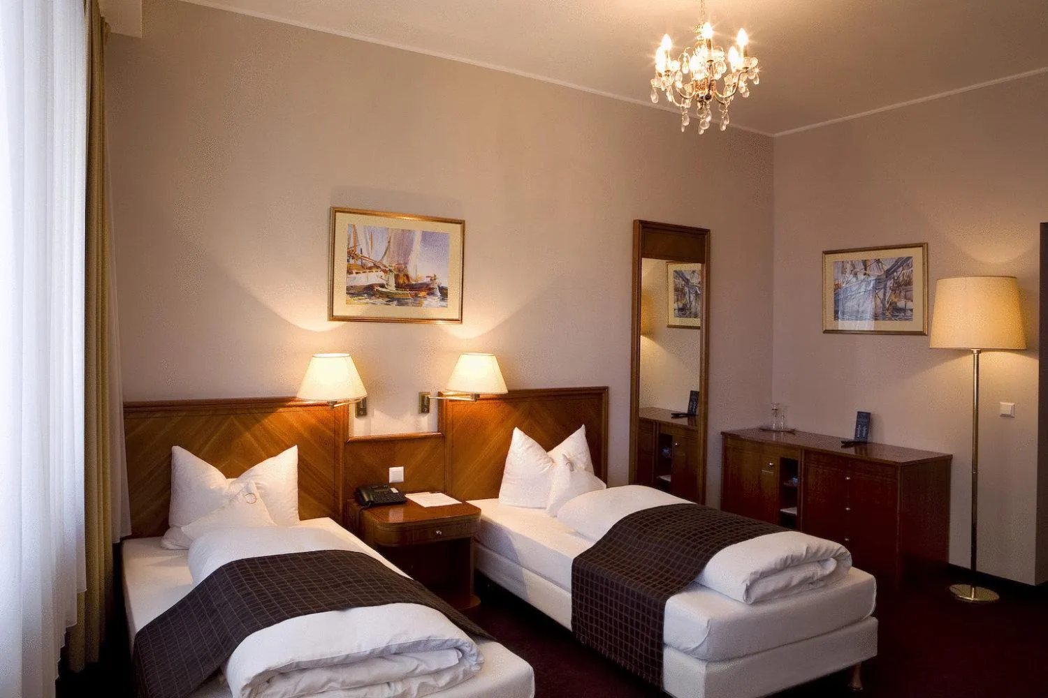 Bed in ROSS Hotel nähe Messe Stuttgart