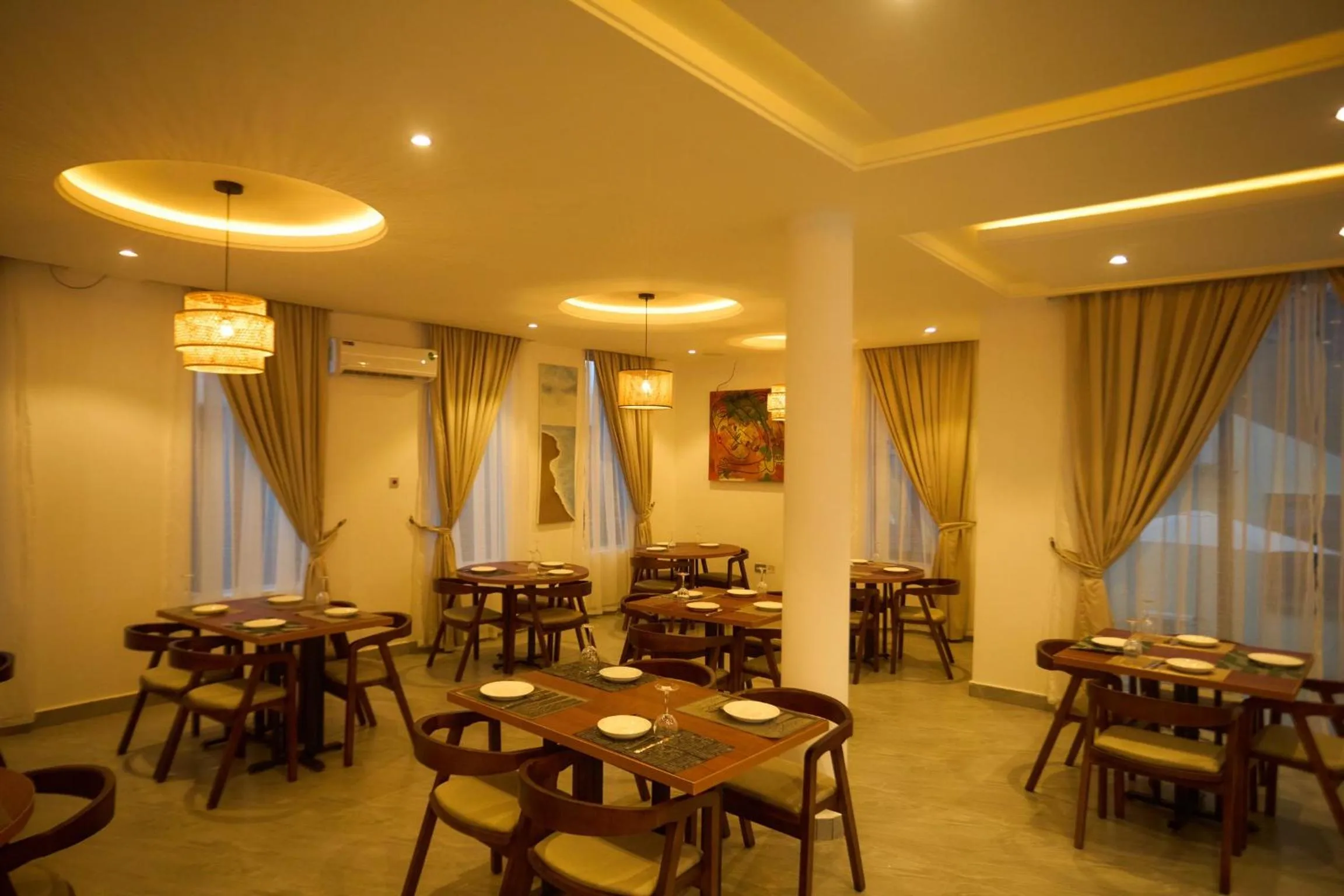 Restaurant/places to eat in AIDEN HOMES AND APARTMENTS HOTEl