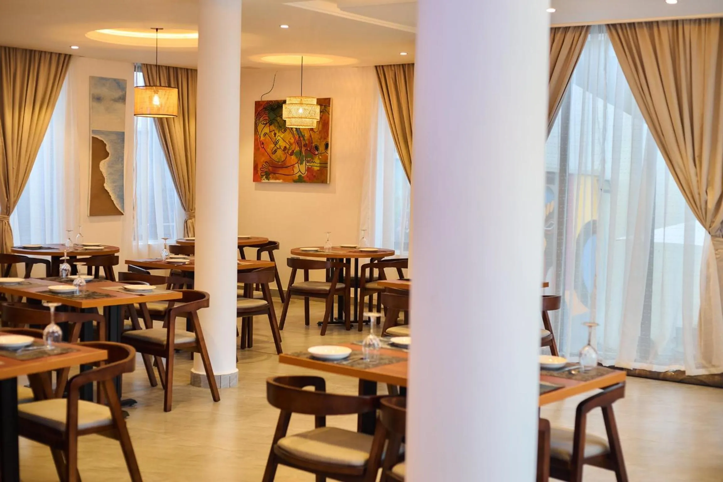 Restaurant/places to eat in AIDEN HOMES AND APARTMENTS HOTEl