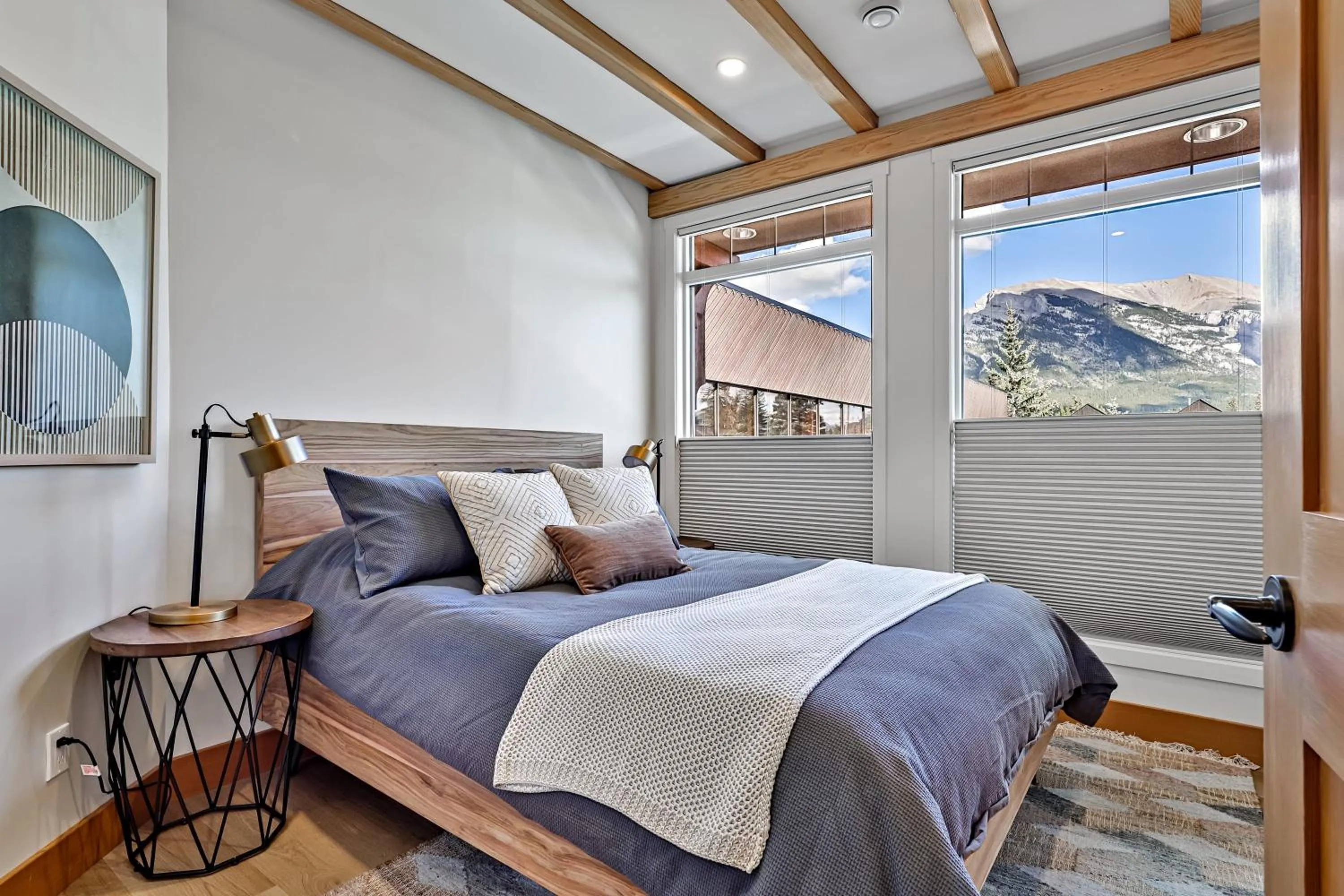 Bed in Ravens Crest Lodge - Stunning Views Perfectly Located on Main Street