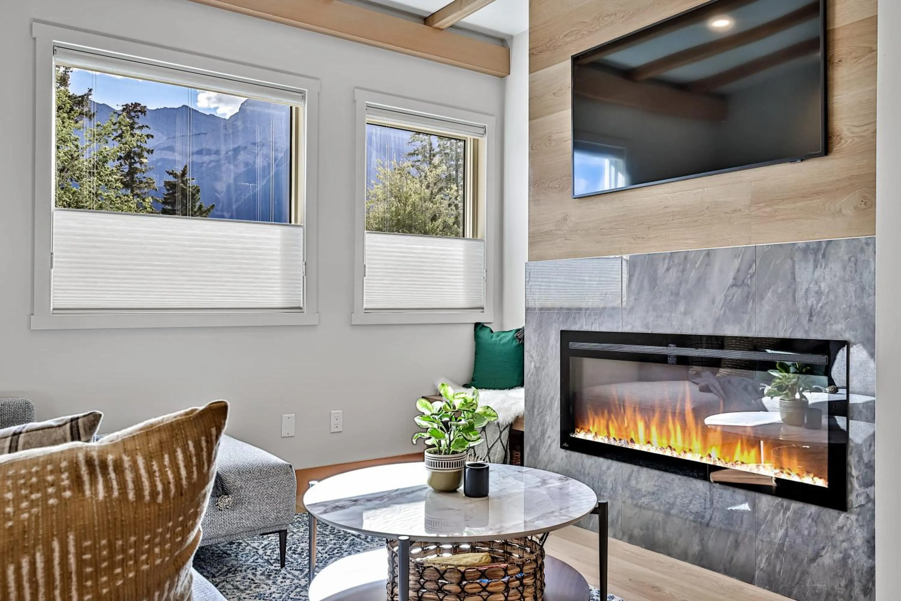 Ravens Crest Lodge - Stunning Views Perfectly Located on Main Street