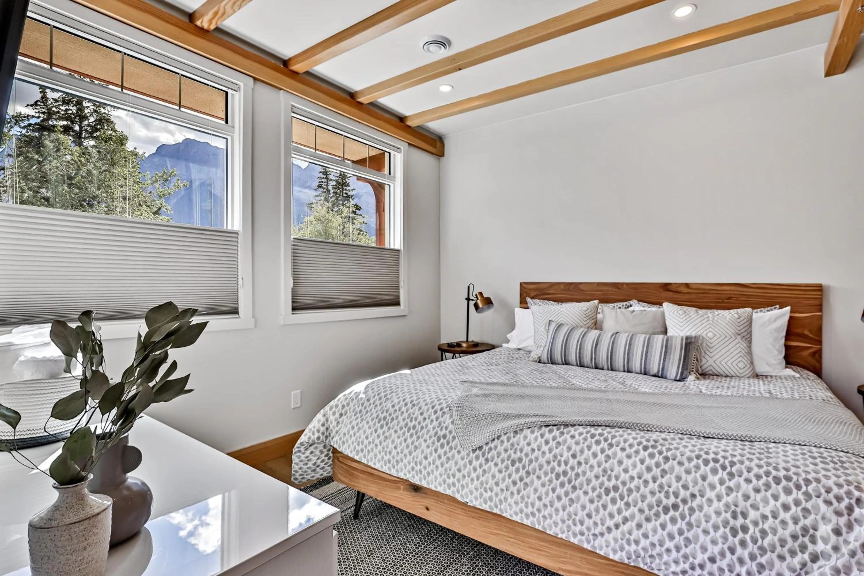 Bed in Ravens Crest Lodge - Stunning Views Perfectly Located on Main Street