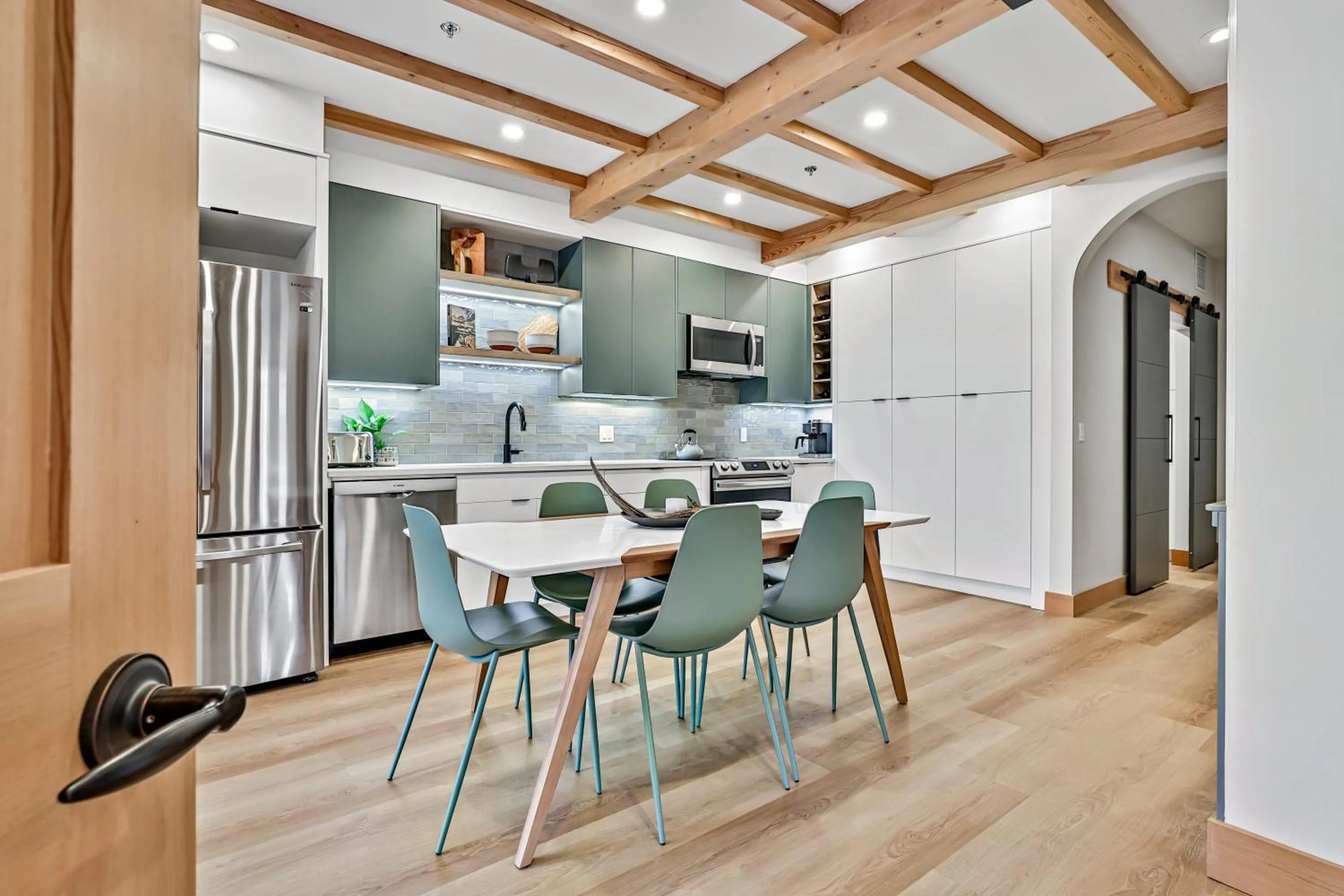 Ravens Crest Lodge - Stunning Views Perfectly Located on Main Street