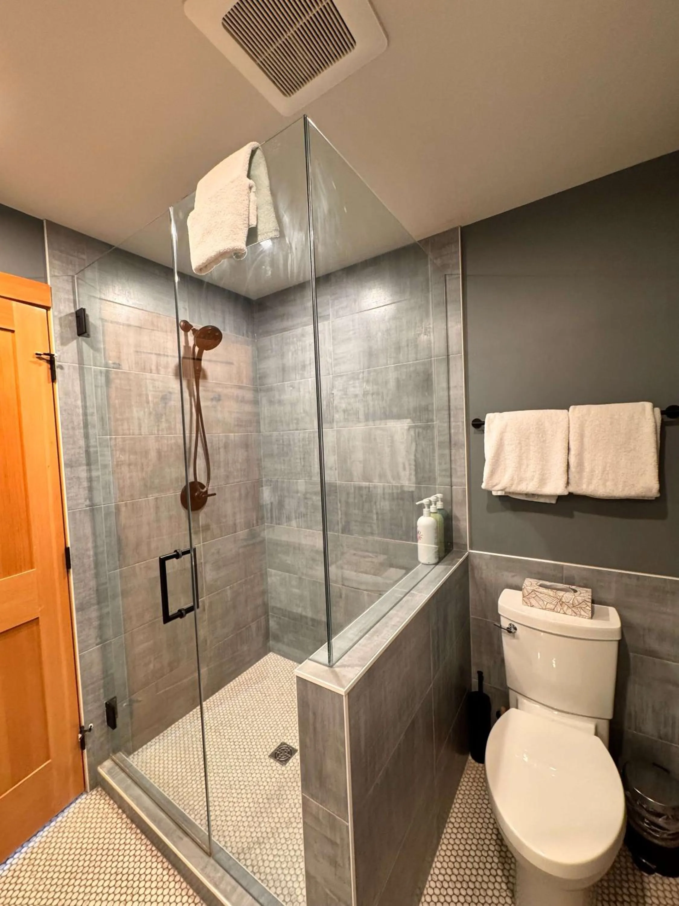 Ravens Crest Lodge - Stunning Views Perfectly Located on Main Street