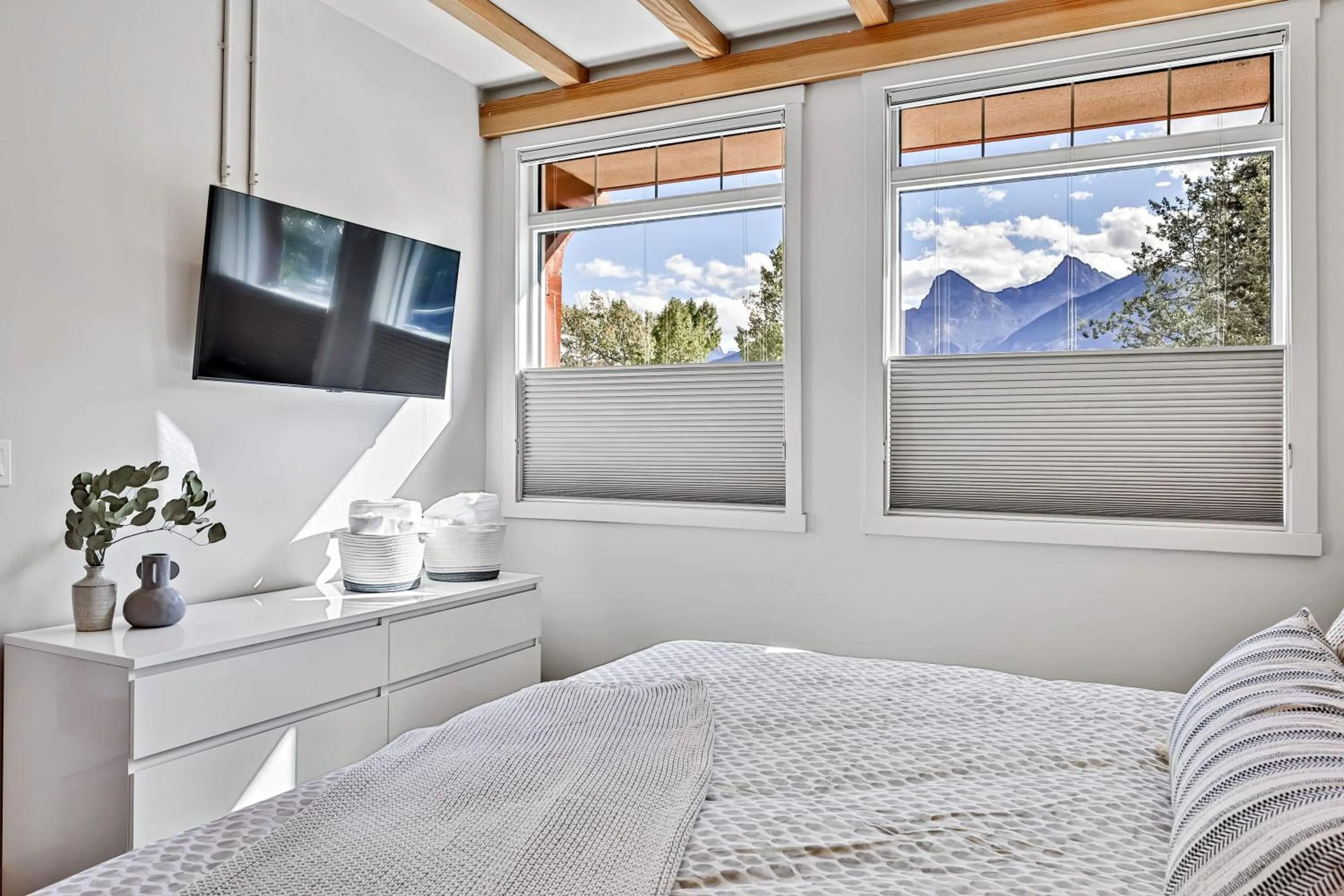 Bed in Ravens Crest Lodge - Stunning Views Perfectly Located on Main Street