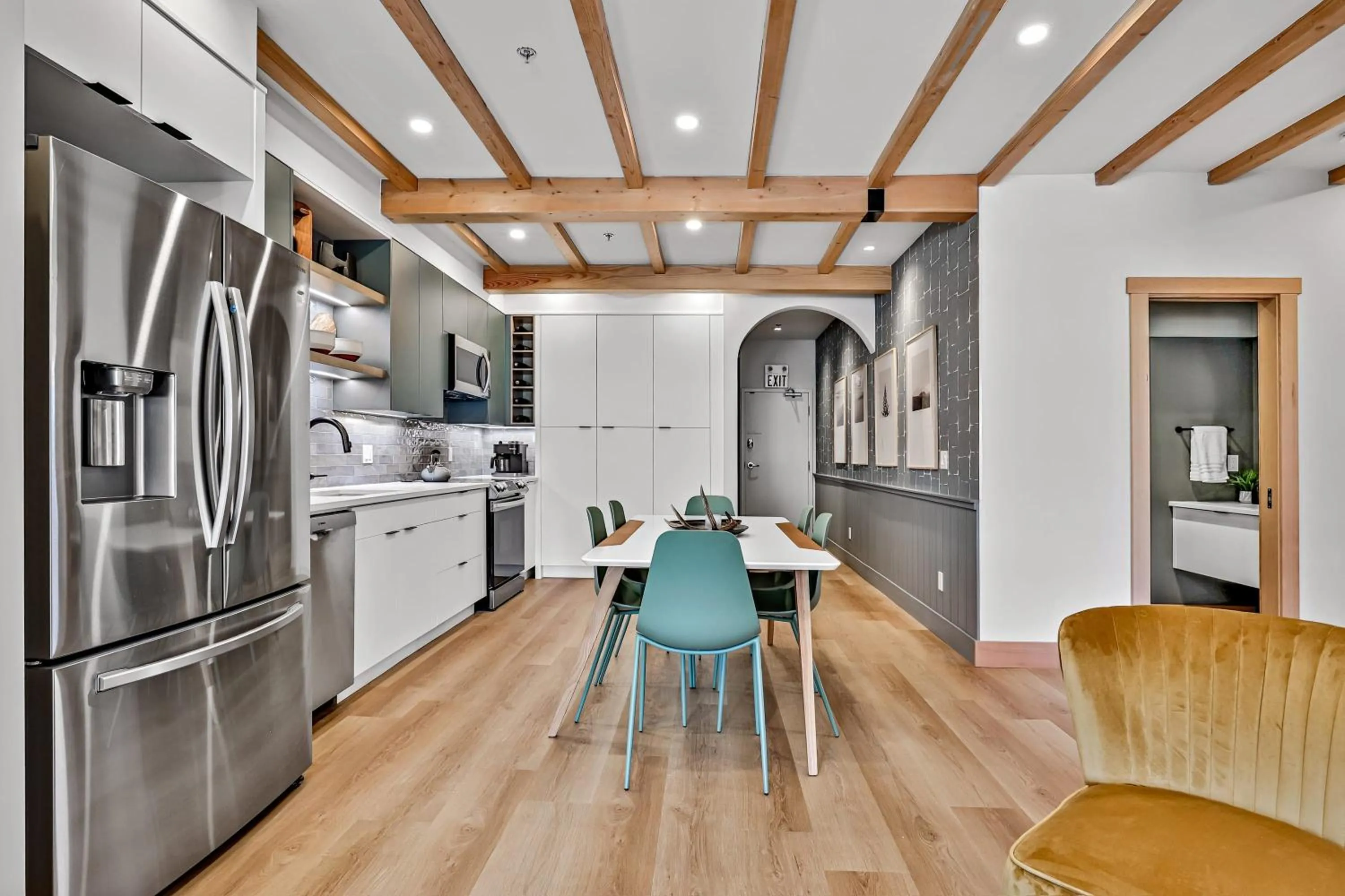 Ravens Crest Lodge - Stunning Views Perfectly Located on Main Street