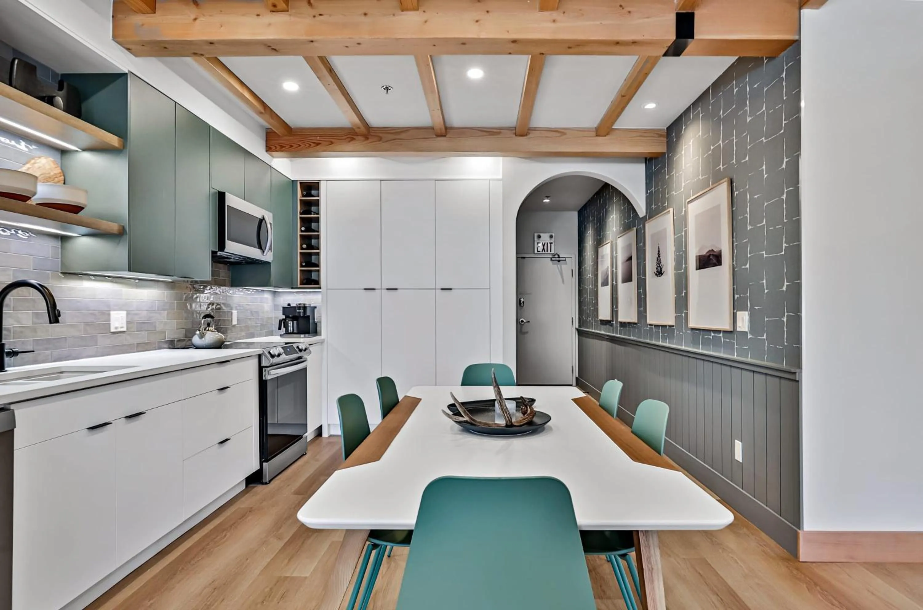 Ravens Crest Lodge - Stunning Views Perfectly Located on Main Street