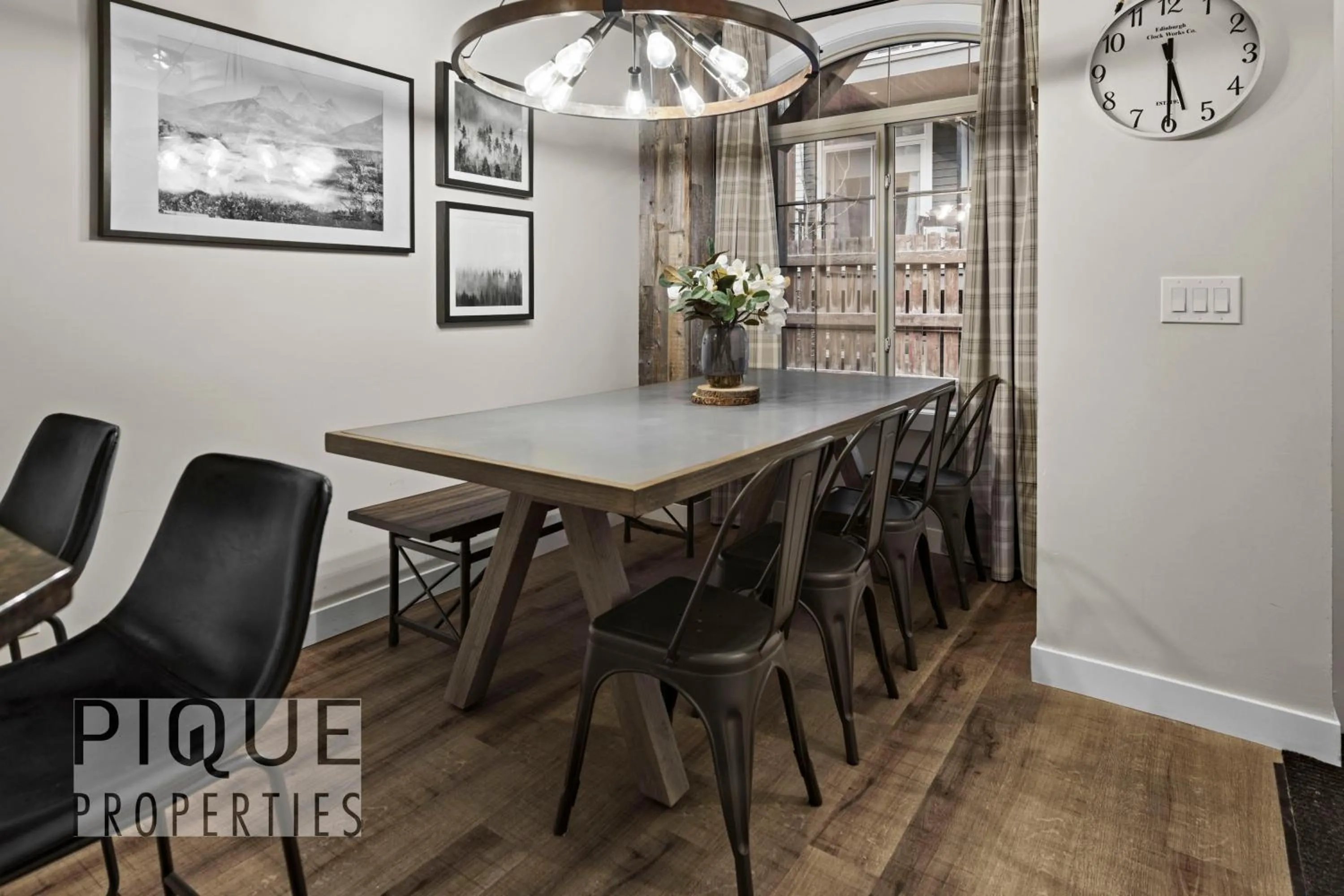 Mystic Mountain Chalet, Heated Outdoor Pool & Hot Tub, Free Parking, Fast Wifi!