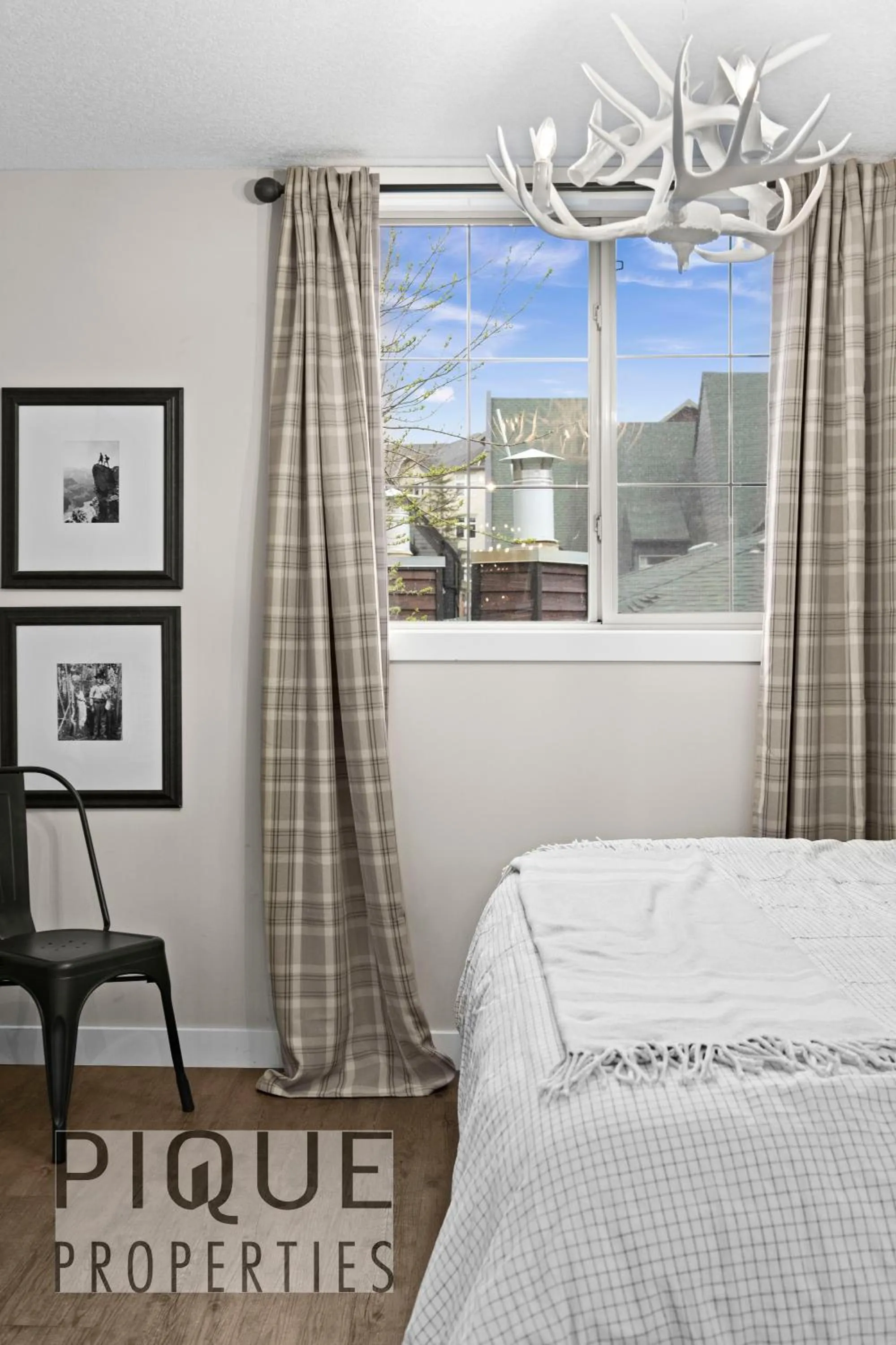 Bed in Mystic Mountain Chalet, Heated Outdoor Pool & Hot Tub, Free Parking, Fast Wifi!