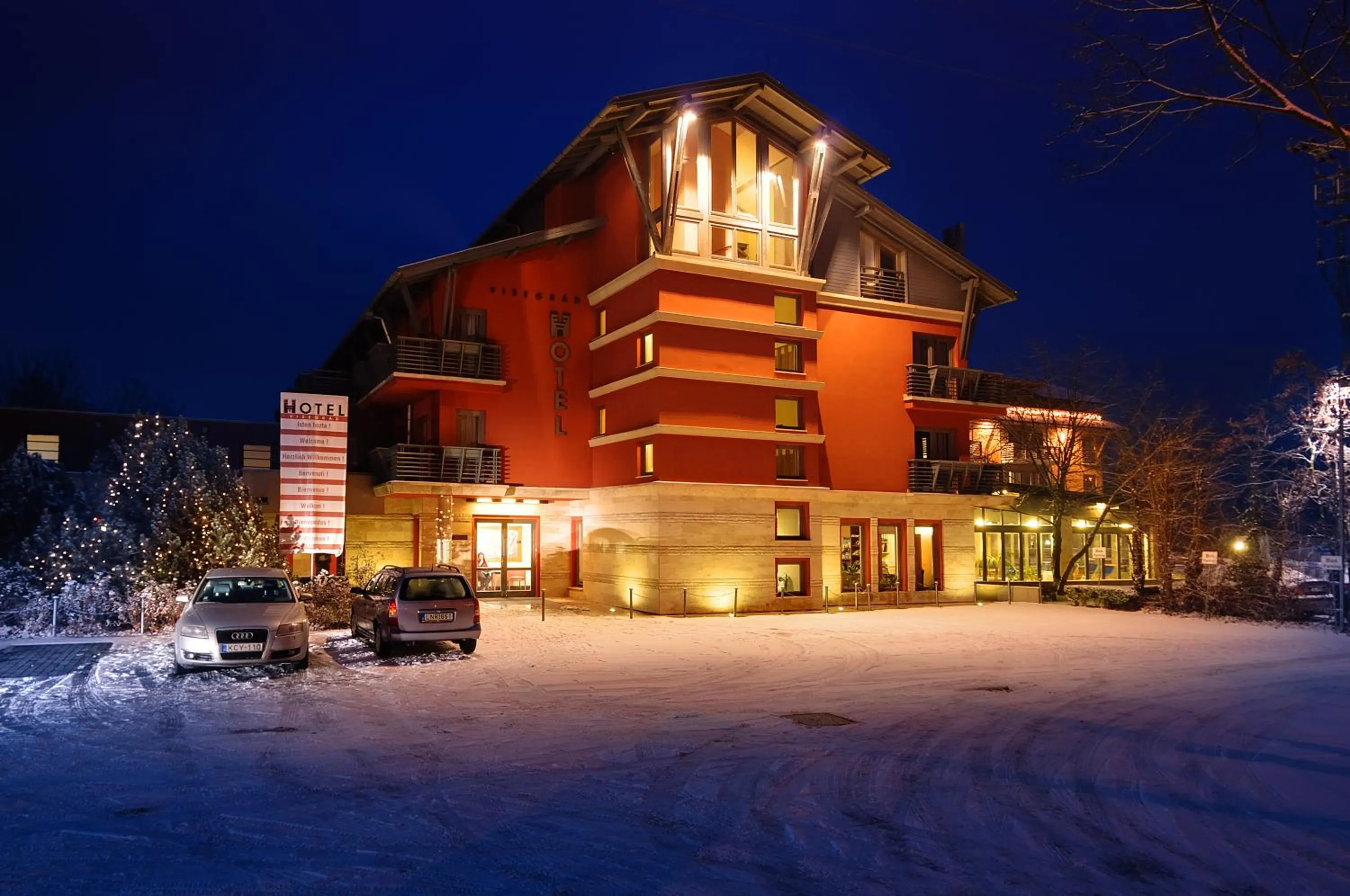 Facade/entrance in Hotel Visegrád