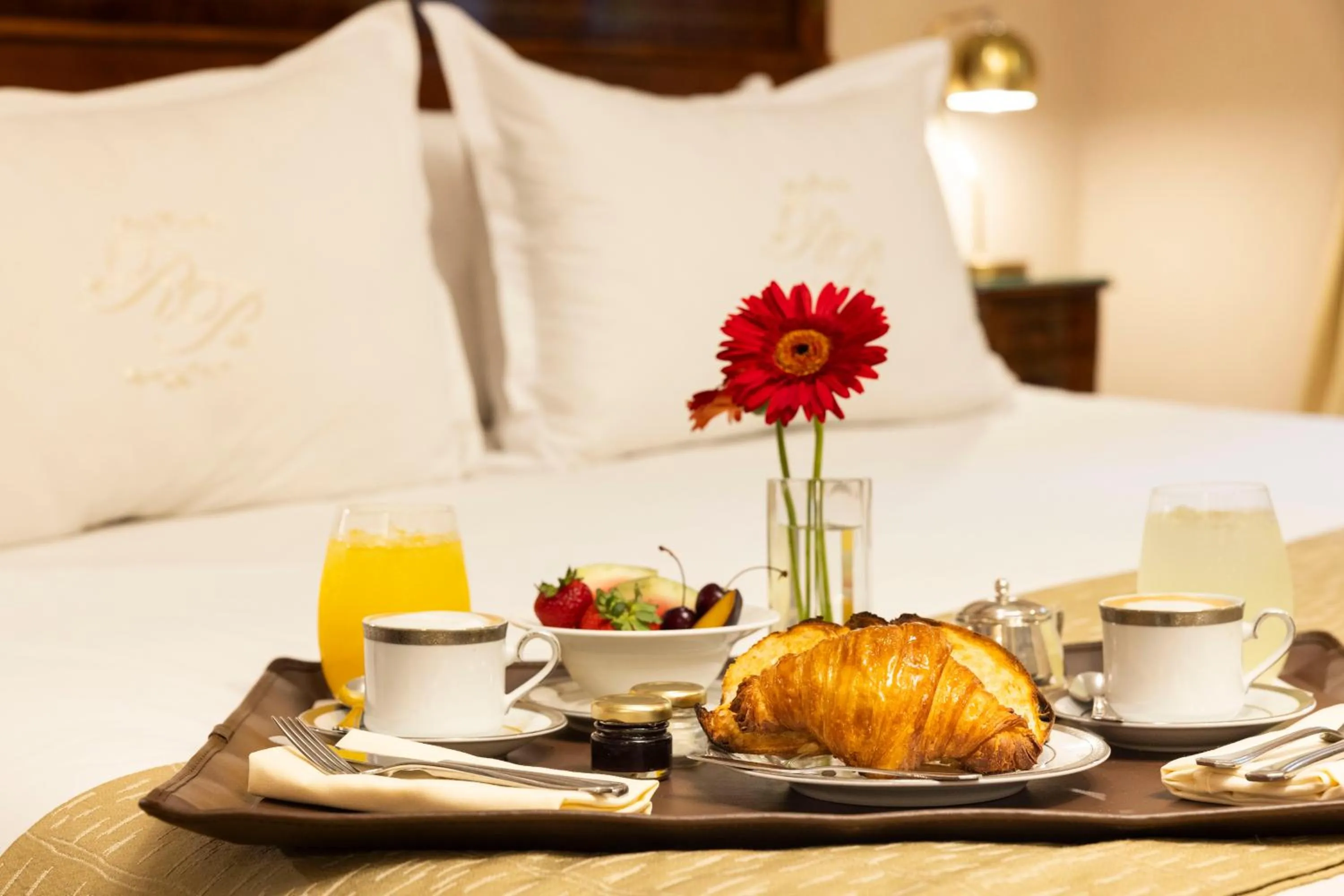 Breakfast, Bed in Melia Recoleta Plaza Hotel