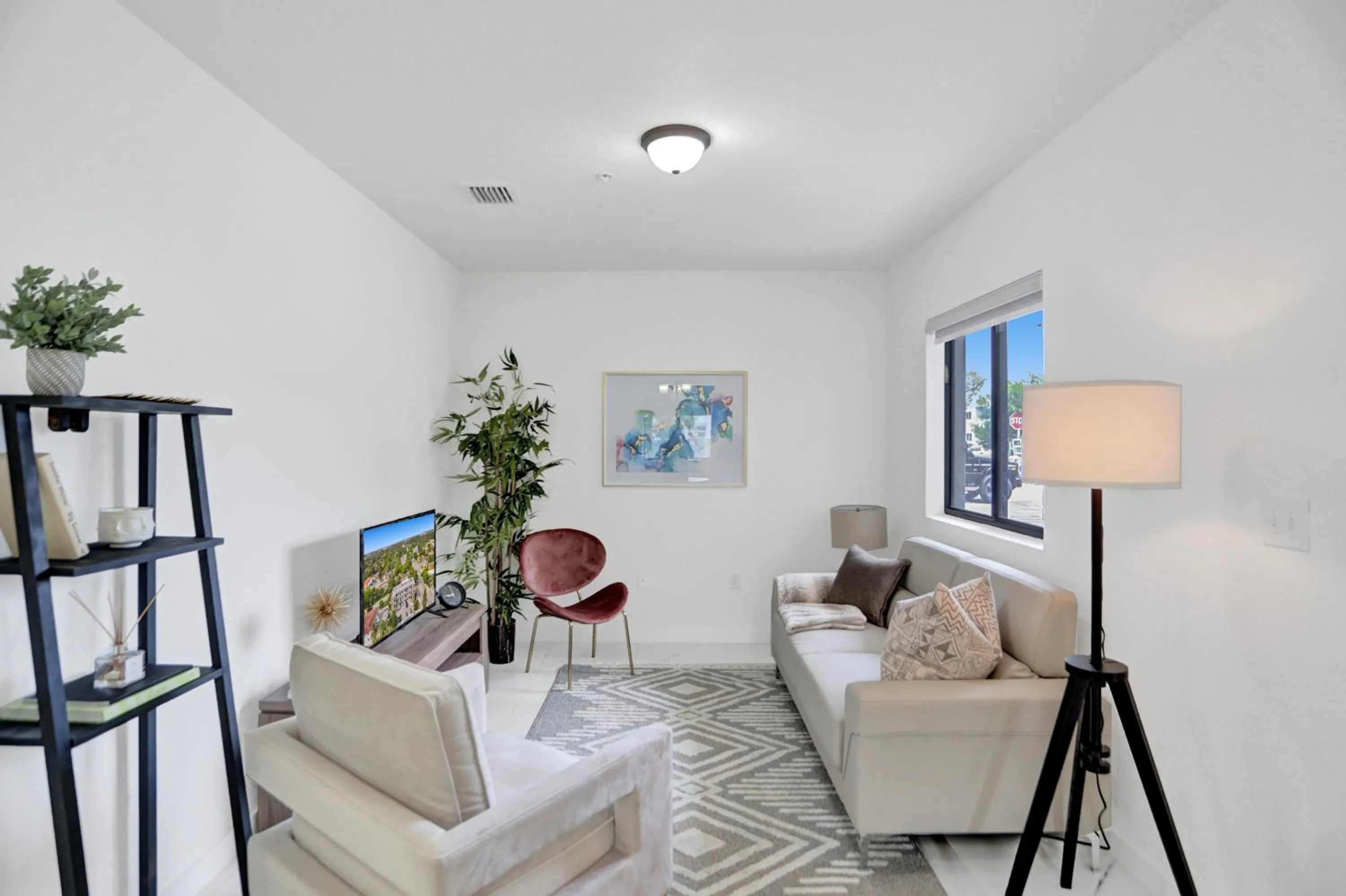 TV and multimedia in Renzzi Wynwood Apartments